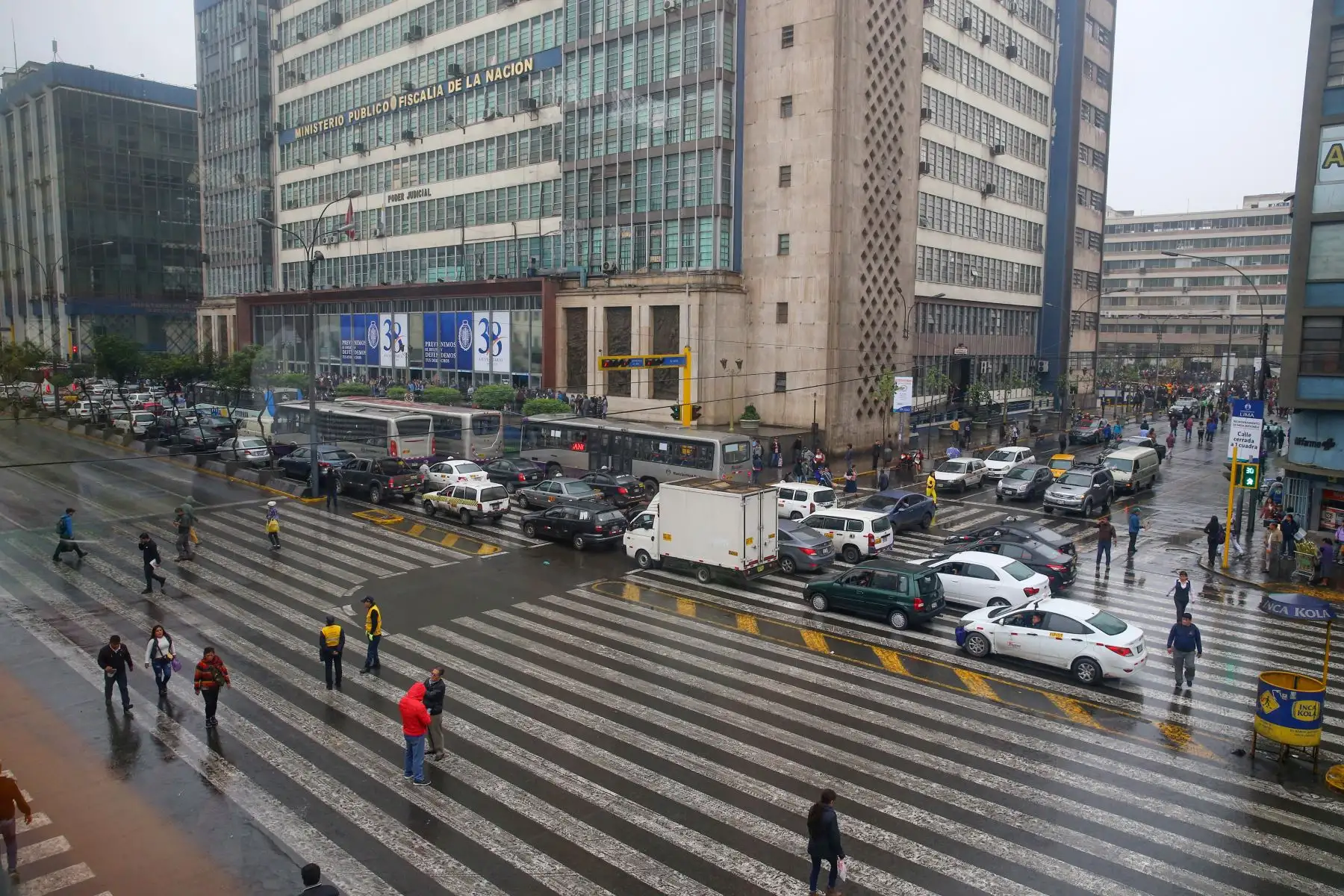 Simulacro de sismo en el centro de Lima. Foto: ANDINA/Vidal Tarqui Simulacro de sismo en el centro de Lima. Foto: ANDINA/Vidal Tarqui