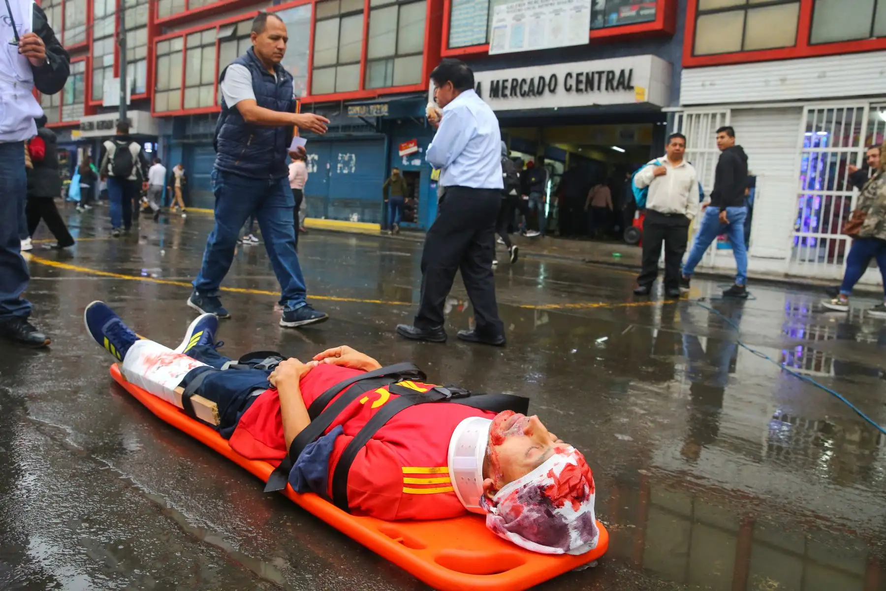 Simulacro de sismo en el centro de Lima. Foto: ANDINA/Vidal Tarqui Simulacro de sismo en el centro de Lima. Foto: ANDINA/Vidal Tarqui