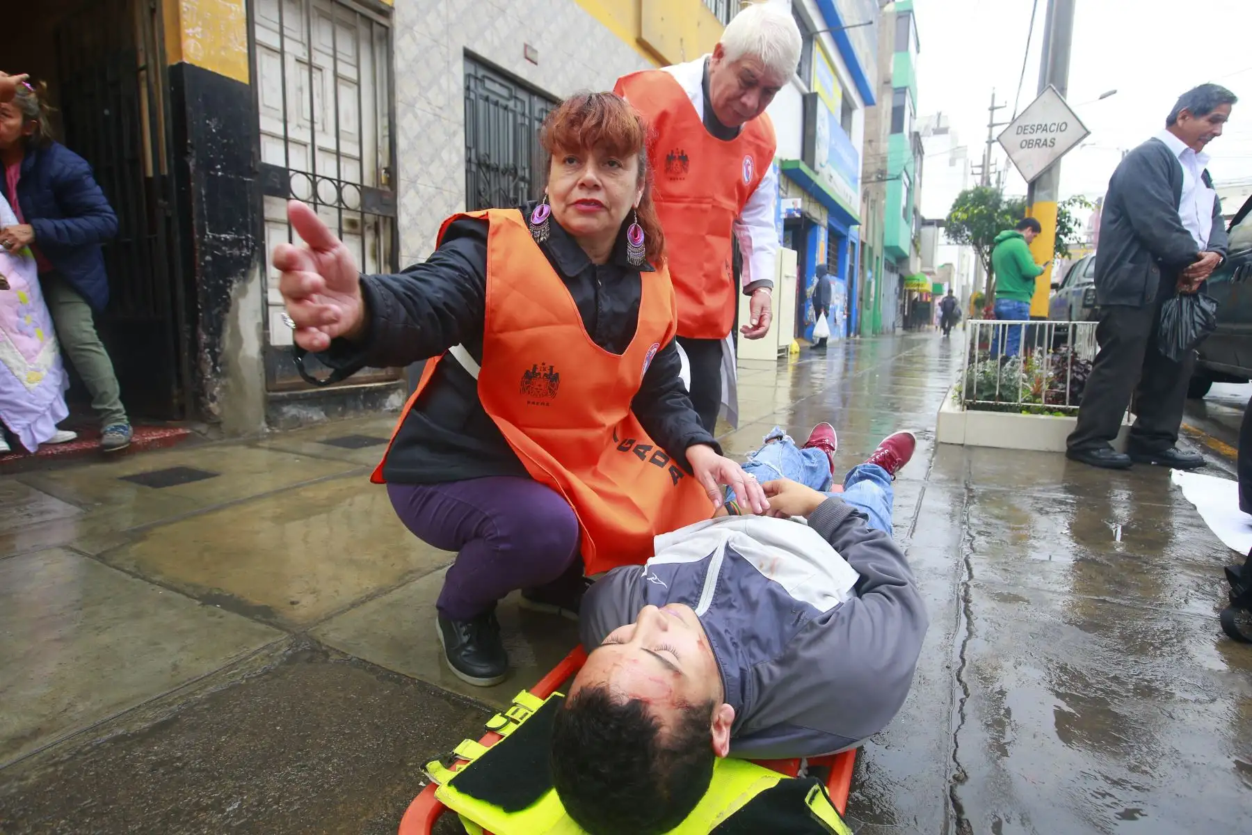 Bomberos participan del Simulacro Nacional de Sismo en Breña. Foto: ANDINA/Héctor Vinces