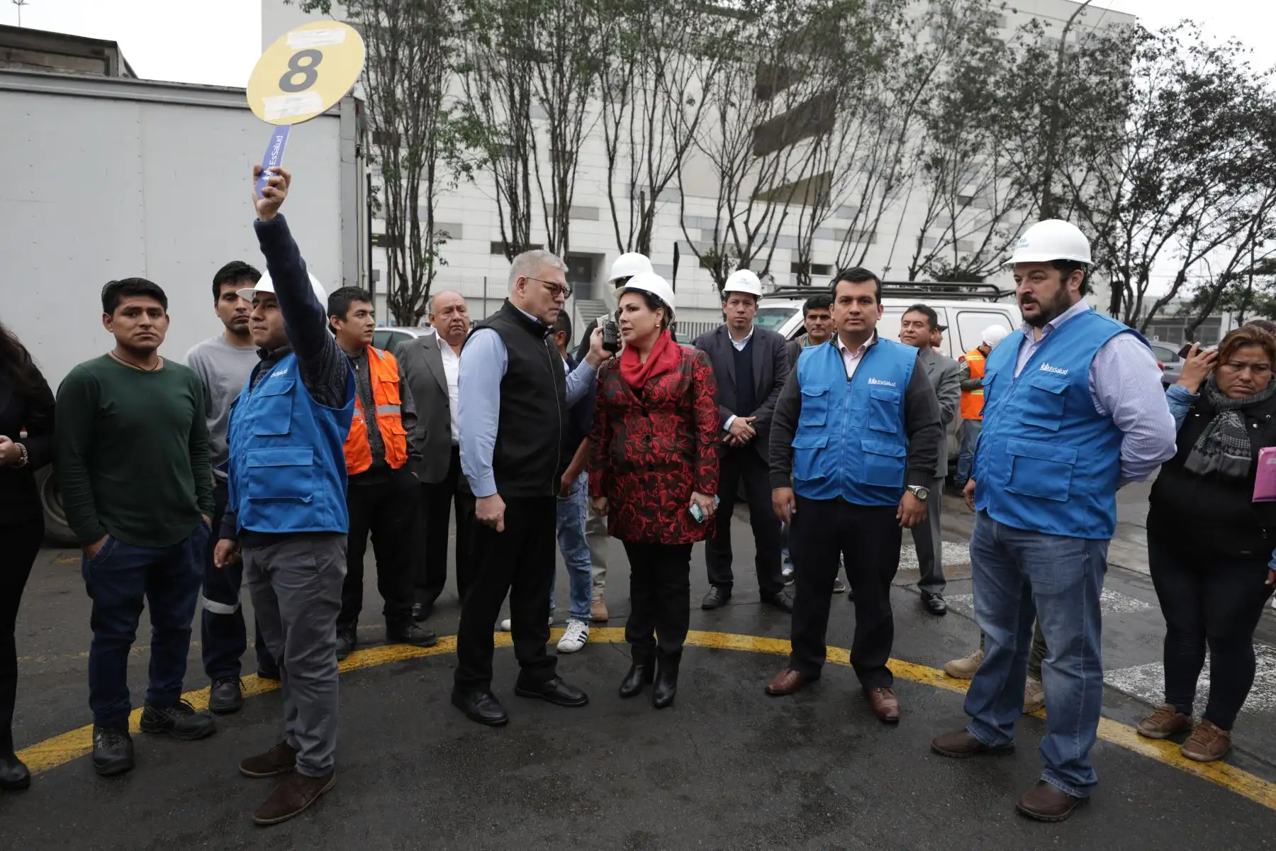 Presidenta ejecutiva Fiorella Molinelli junto a trabajadores y asegurados de Essalud, participaron del simulacro de sismo nacional 2019.Foto: ANDINA/Difusión