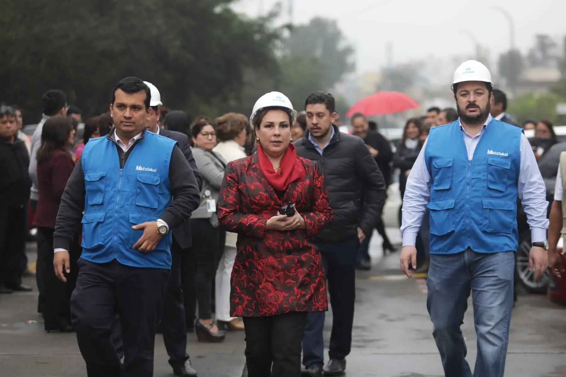 Presidenta ejecutiva Fiorella Molinelli junto a trabajadores y asegurados de Essalud, participaron del simulacro de sismo nacional 2019.Foto: ANDINA/Difusión