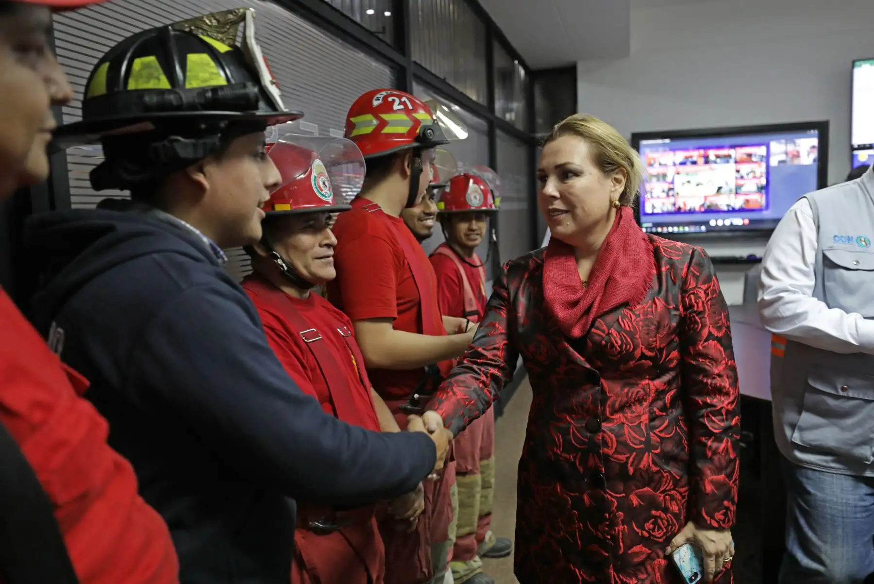 Presidenta ejecutiva Fiorella Molinelli junto a trabajadores y asegurados de Essalud, participaron del simulacro de sismo nacional 2019.Foto: ANDINA/Difusión