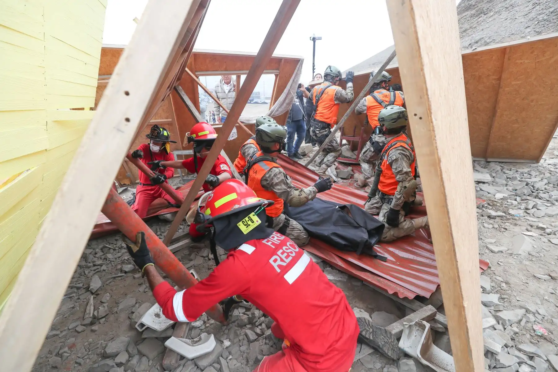 Ministro de Defensa José Huerta participó en simulacro de sismo y tsunami en Ventanilla.Foto:ANDINA/MINDEF