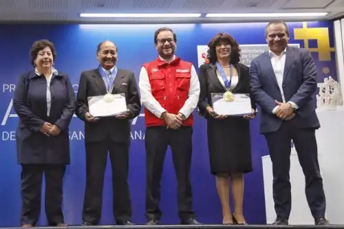 Los artesanos Lucio Sergio Pillaca Merlo (Ayacucho) y María Antonieta Mérida Enríquez (Cusco) son los nuevos Amautas de la Artesanía Peruana 2019.