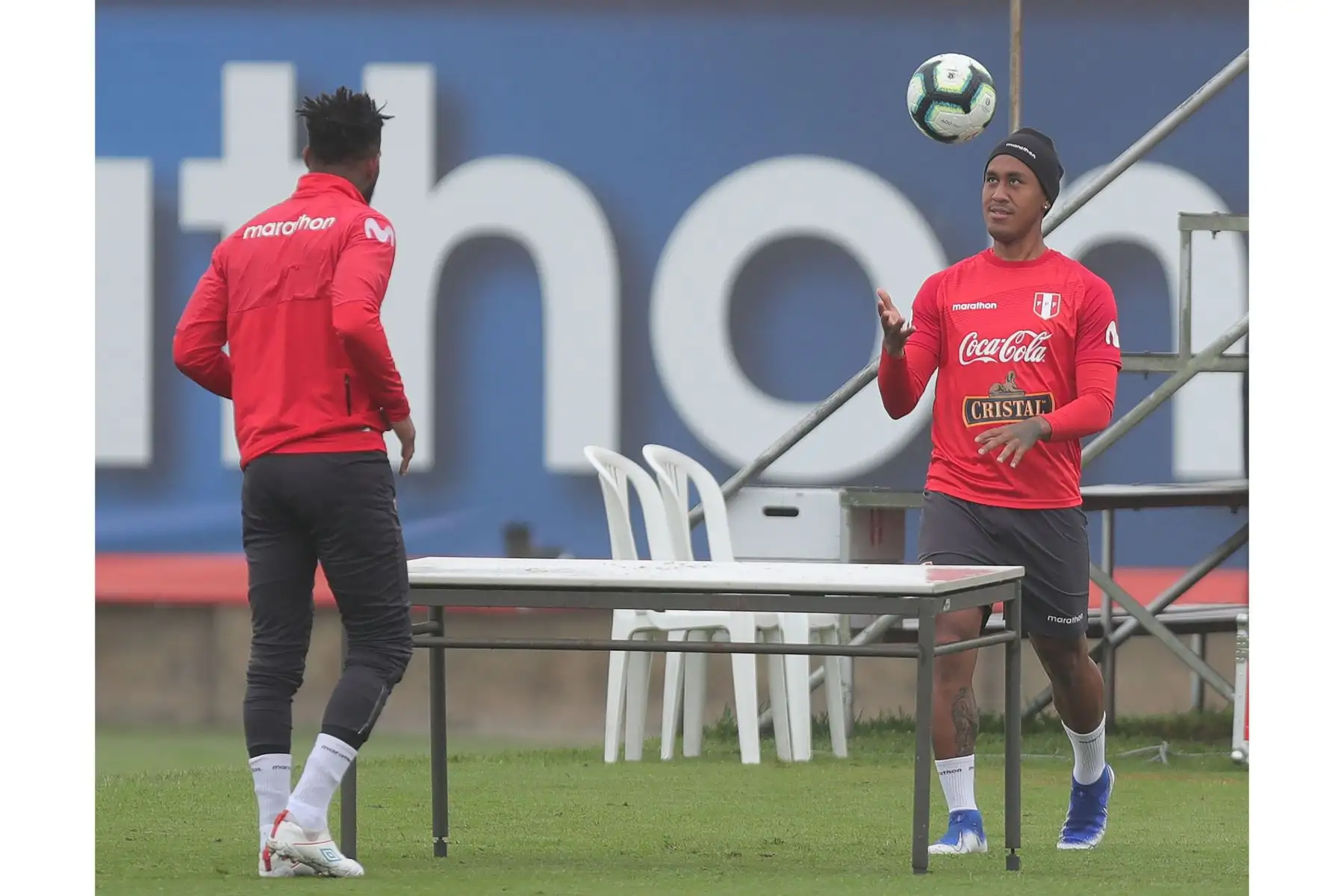 El futbolista peruano Renato Tapia participa en un entrenamiento del equipo nacional en las instalaciones de la Videna.Foto:EFE
