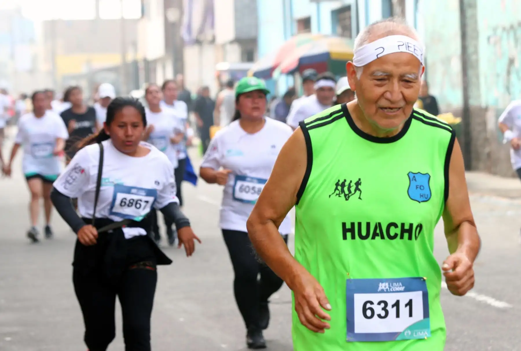 El programa municipal Lima Corre organizo, por primera vez, la carrera 5K en la zona de Barrios Altos para impulsar el deporte de manera descentralizada en la ciudad capital.Foto: ANDINA/Norman Córdova El programa municipal Lima Corre organizo, por primera vez, la carrera 5K en la zona de Barrios Altos para impulsar el deporte de manera descentralizada en la ciudad capital.Foto: ANDINA/Norman Córdova