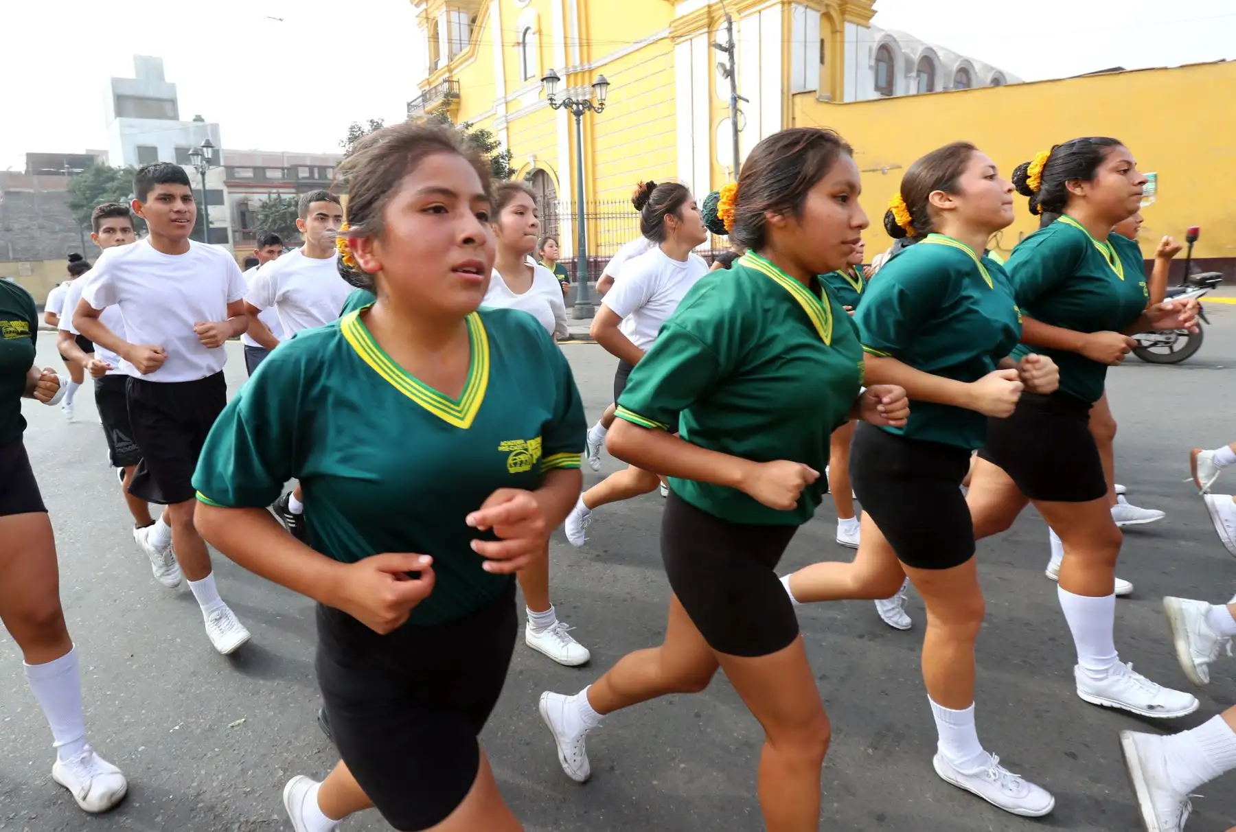 El programa municipal Lima Corre organizo, por primera vez, la carrera 5K en la zona de Barrios Altos para impulsar el deporte de manera descentralizada en la ciudad capital.Foto: ANDINA/Norman Córdova El programa municipal Lima Corre organizo, por primera vez, la carrera 5K en la zona de Barrios Altos para impulsar el deporte de manera descentralizada en la ciudad capital.Foto: ANDINA/Norman Córdova