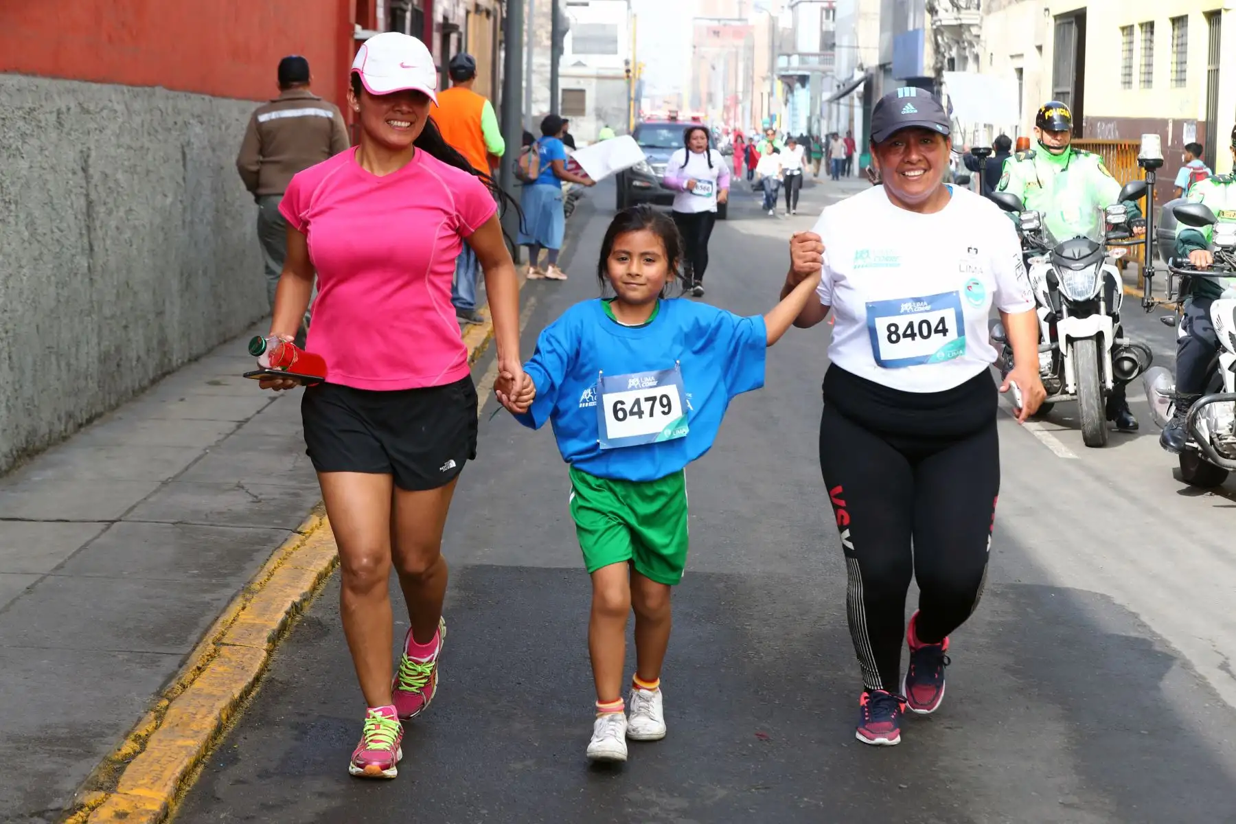 El programa municipal Lima Corre organizo, por primera vez, la carrera 5K en la zona de Barrios Altos para impulsar el deporte de manera descentralizada en la ciudad capital.Foto: ANDINA/Norman Córdova El programa municipal Lima Corre organizo, por primera vez, la carrera 5K en la zona de Barrios Altos para impulsar el deporte de manera descentralizada en la ciudad capital.Foto: ANDINA/Norman Córdova