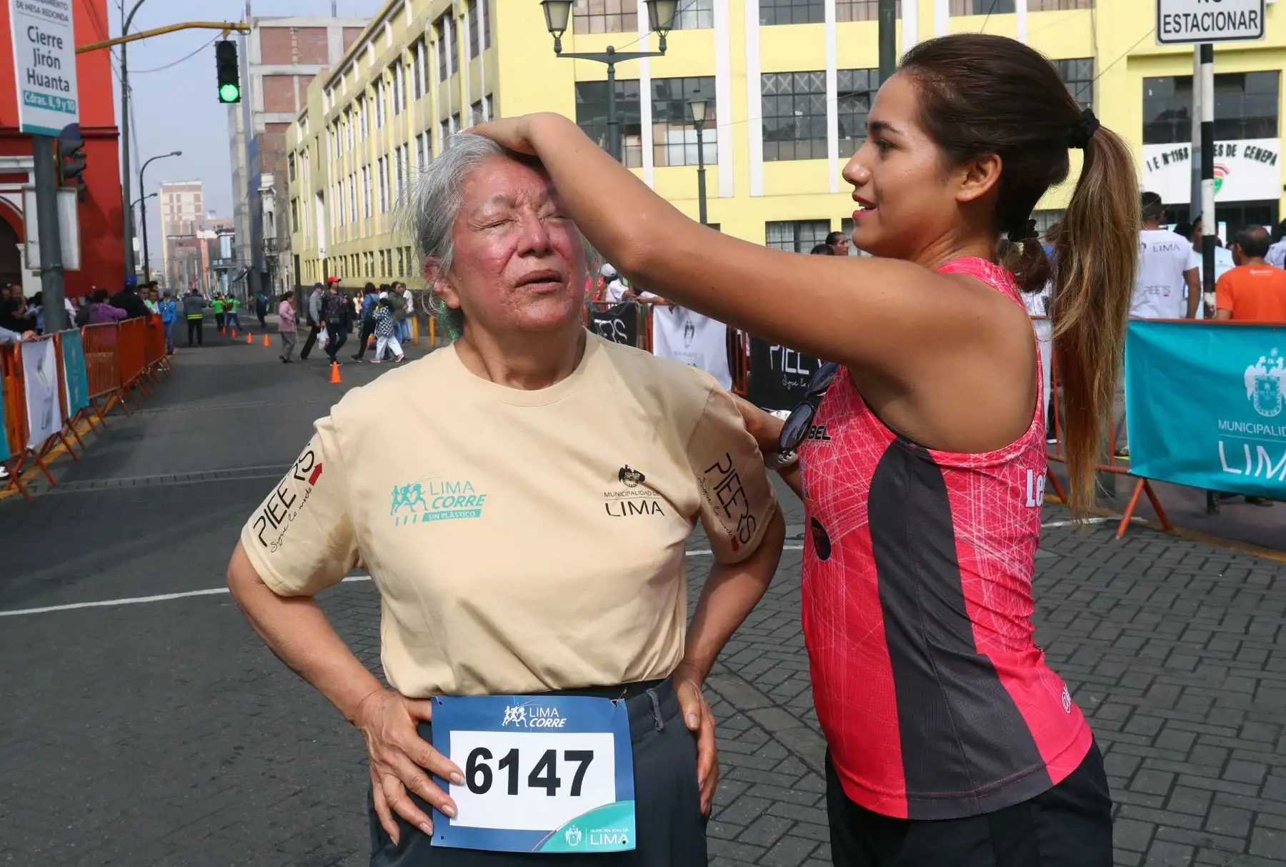 El programa municipal Lima Corre organizo, por primera vez, la carrera 5K en la zona de Barrios Altos para impulsar el deporte de manera descentralizada en la ciudad capital.Foto: ANDINA/Norman Córdova El programa municipal Lima Corre organizo, por primera vez, la carrera 5K en la zona de Barrios Altos para impulsar el deporte de manera descentralizada en la ciudad capital.Foto: ANDINA/Norman Córdova