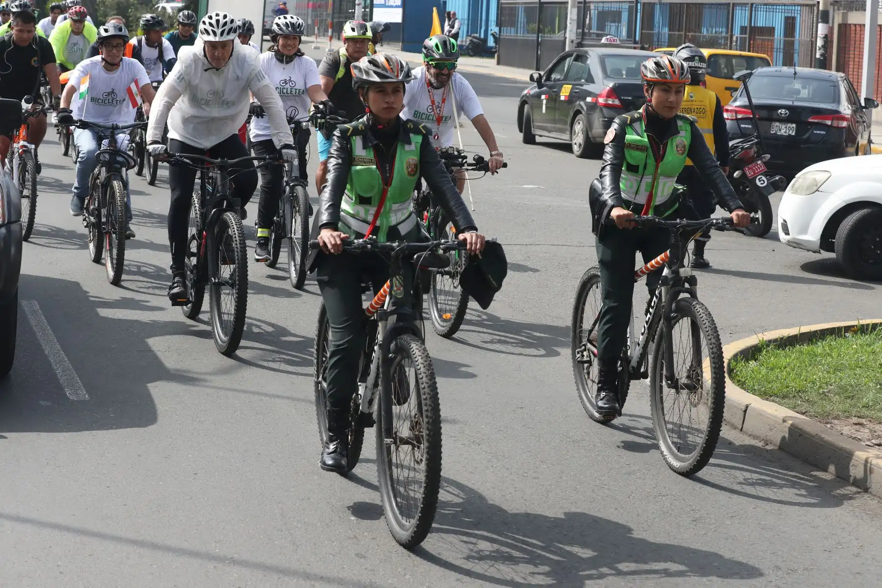 Con la presencia de las ministras del Ambiente y Transportes, Lucia Ruíz y  María Jara y del alcalde de Lima, Jorge Muñoz; se realizó la bicicleteada por una movilidad sostenible. Foto: ANDINA/Melina Mejía
