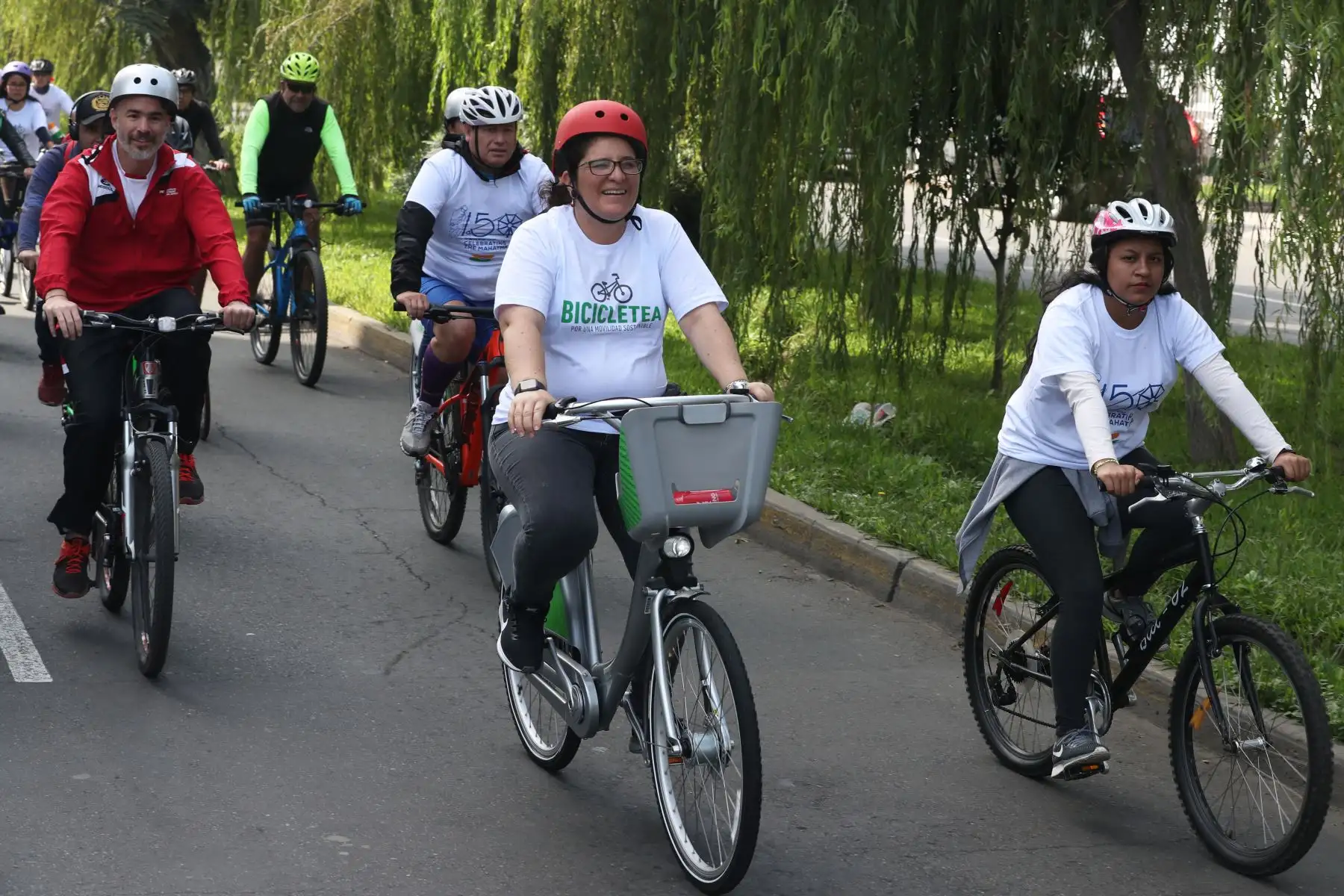 Con la presencia de las ministras del Ambiente y Transportes, Lucia Ruíz y  María Jara y del alcalde de Lima, Jorge Muñoz; se realizó la bicicleteada por una movilidad sostenible. Foto: ANDINA/Melina Mejía
