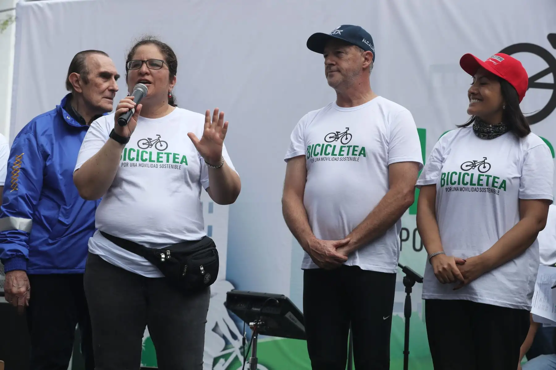 Con la presencia de las ministras del Ambiente y Transportes, Lucia Ruíz y  María Jara y del alcalde de Lima, Jorge Muñoz; se realizó la bicicleteada por una movilidad sostenible. Foto: ANDINA/Melina Mejía