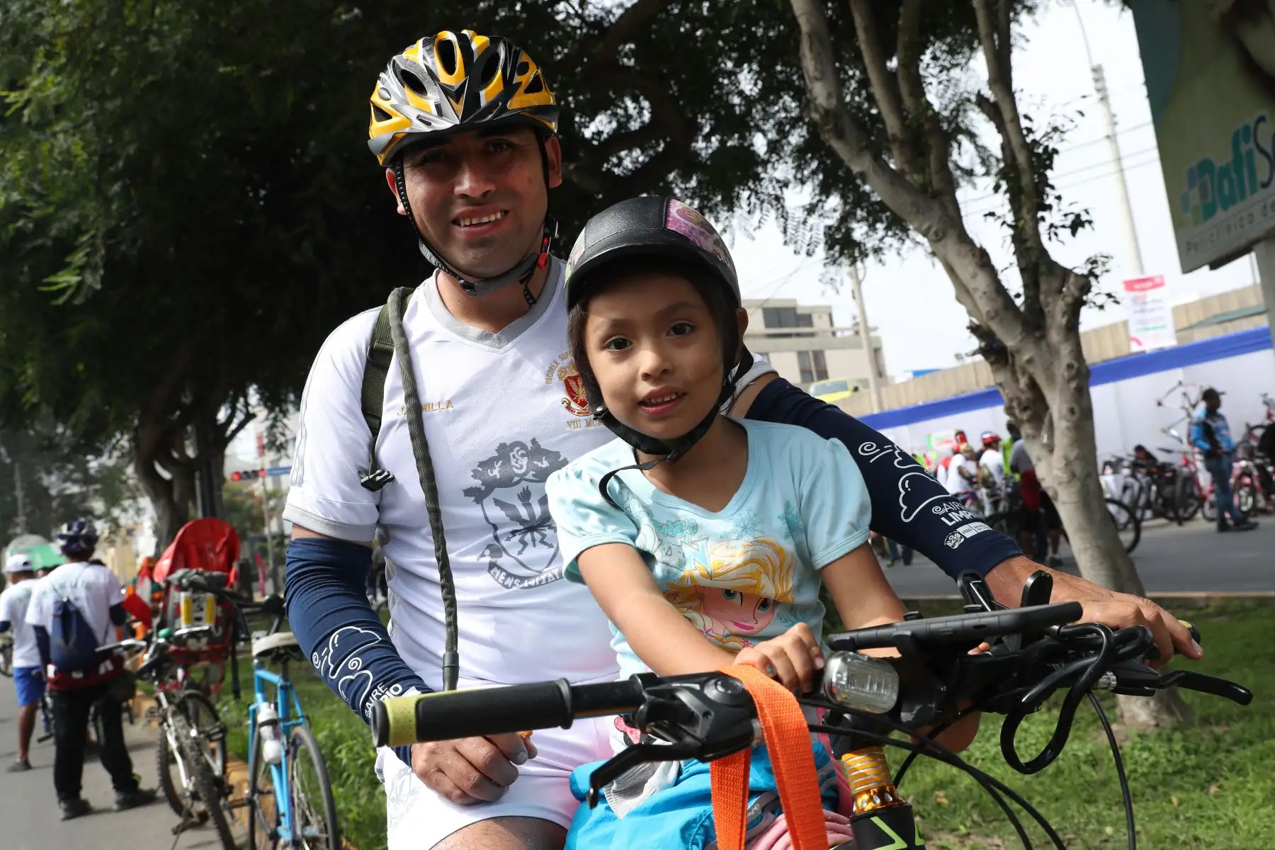Con la presencia de las ministras del Ambiente y Transportes, Lucia Ruíz y  María Jara y del alcalde de Lima, Jorge Muñoz; se realizó la bicicleteada por una movilidad sostenible. Foto: ANDINA/Melina Mejía