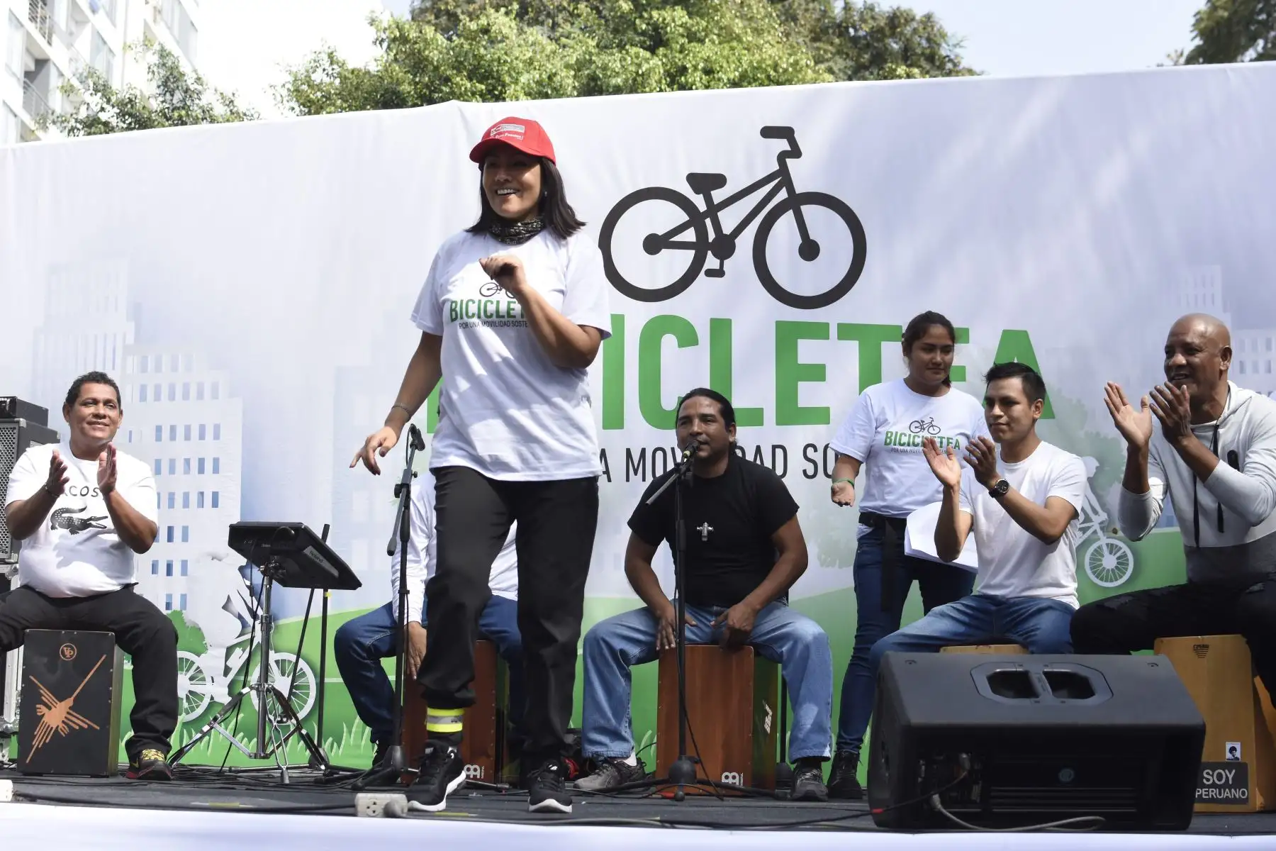 Con la presencia de las ministras del Ambiente y Transportes, Lucia Ruíz y  María Jara y del alcalde de Lima, Jorge Muñoz; se realizó la bicicleteada por una movilidad sostenible. Foto: ANDINA/Blanca Elias