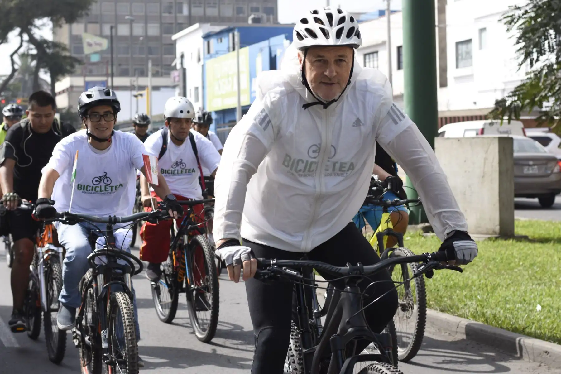 Con la presencia de las ministras del Ambiente y Transportes, Lucia Ruíz y  María Jara y del alcalde de Lima, Jorge Muñoz; se realizó la bicicleteada por una movilidad sostenible. Foto: ANDINA/Blanca Elias