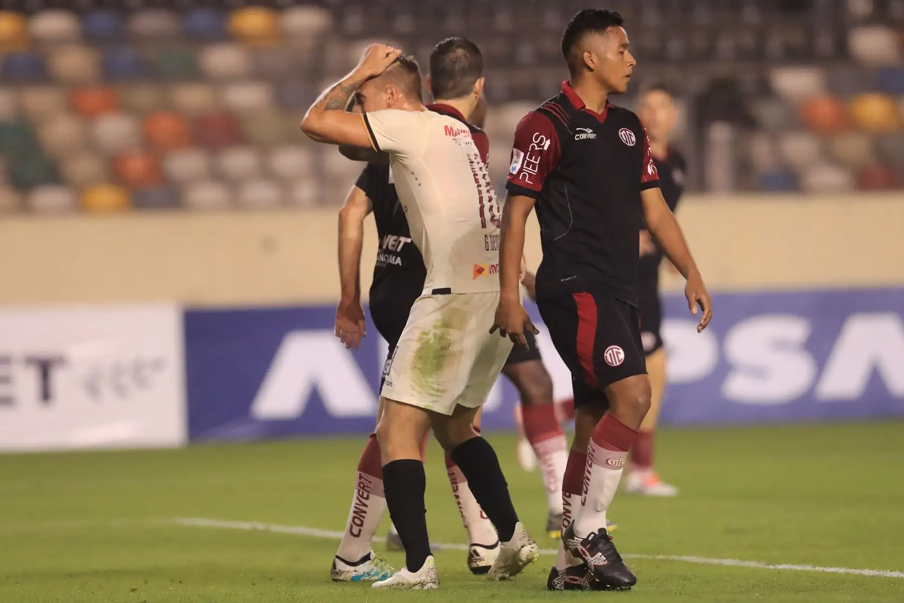 Universitario venció 2-1 a UTC en el Monumental de Ate

Foto: ANDINA/Juan Carlos Guzmán Negrini.