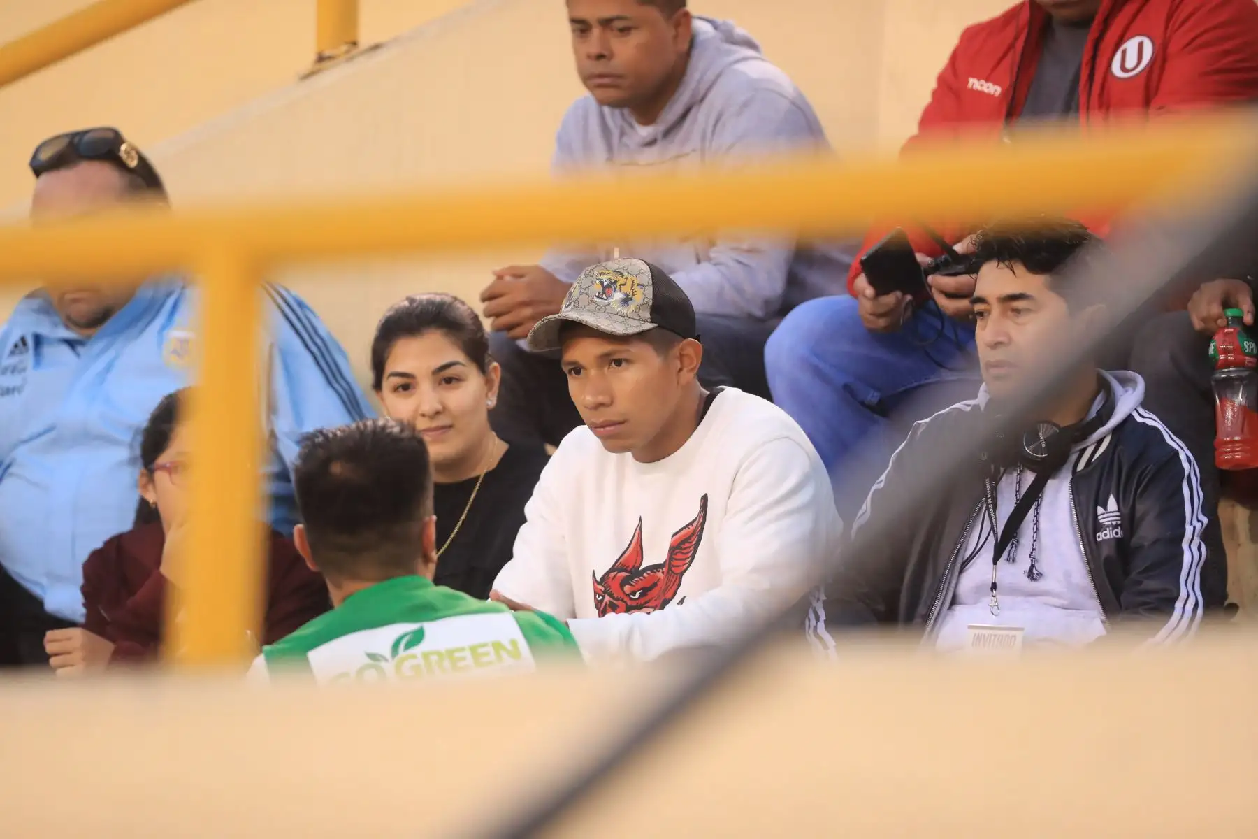 Edison Flores estuvo presente durante el encuentro entre Universitario y UTC en el Monumental de Ate

Foto: ANDINA/Juan Carlos Guzmán Negrini.