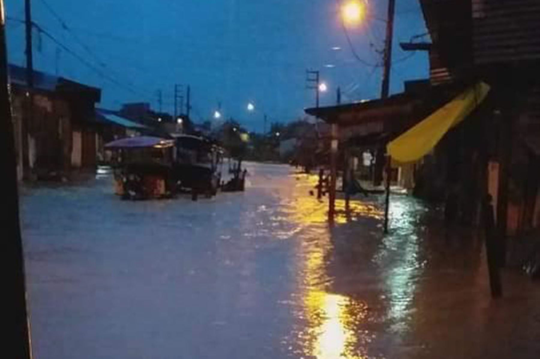 Lluvia torrencial inunda viviendas y calles de Iquitos. Foto: Tony Quispe Cornejo/Facebook