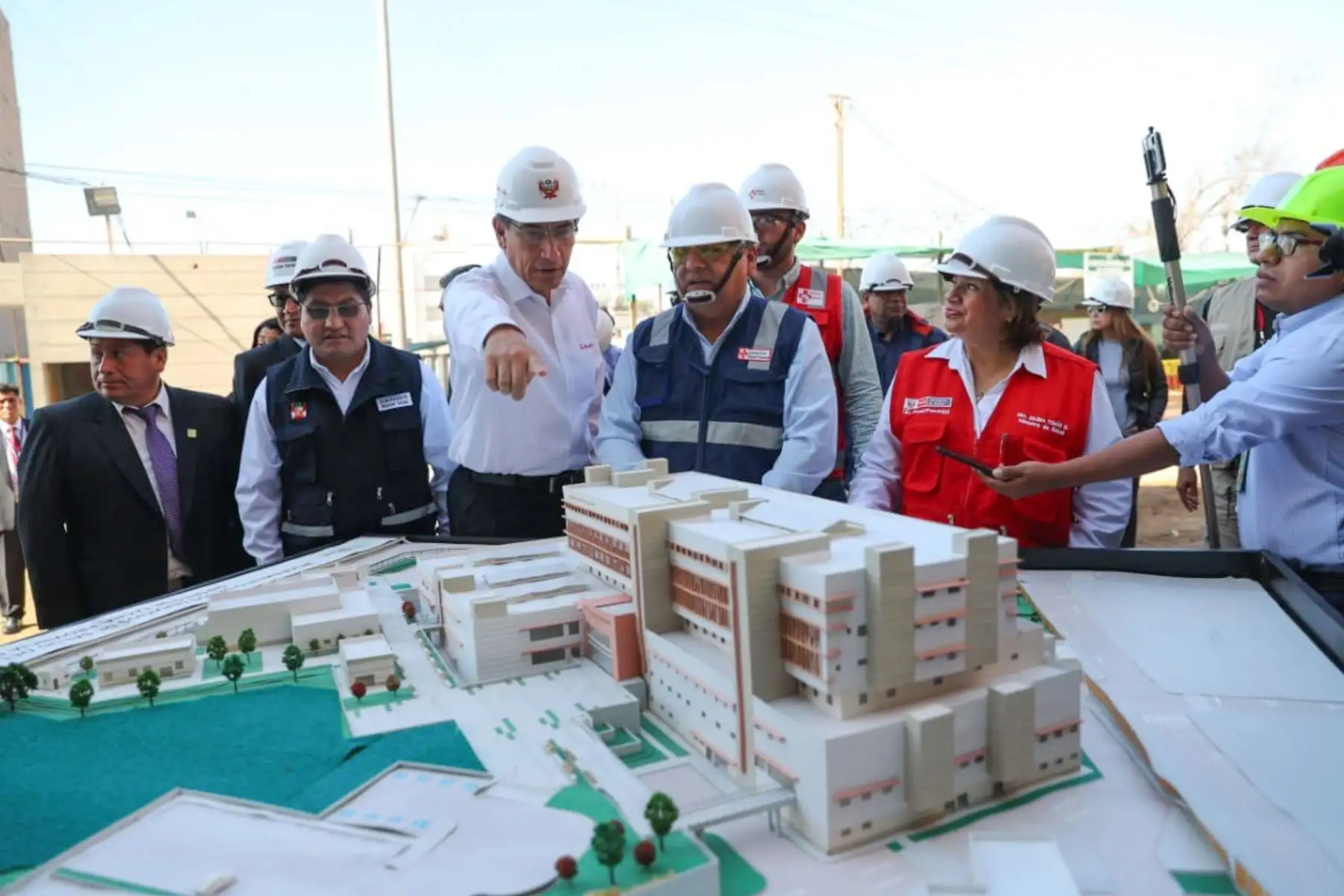 Presidente Vizcarra inspecciona obras de construcción del hospital Hipólito Unanue de Tacna. Foto: ANDINA/ Prensa Presidencia