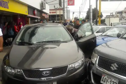 Con este vehículo, profesora atropelló a seis menores en Miraflores. Foto: Pierina Chicoma/Twitter.