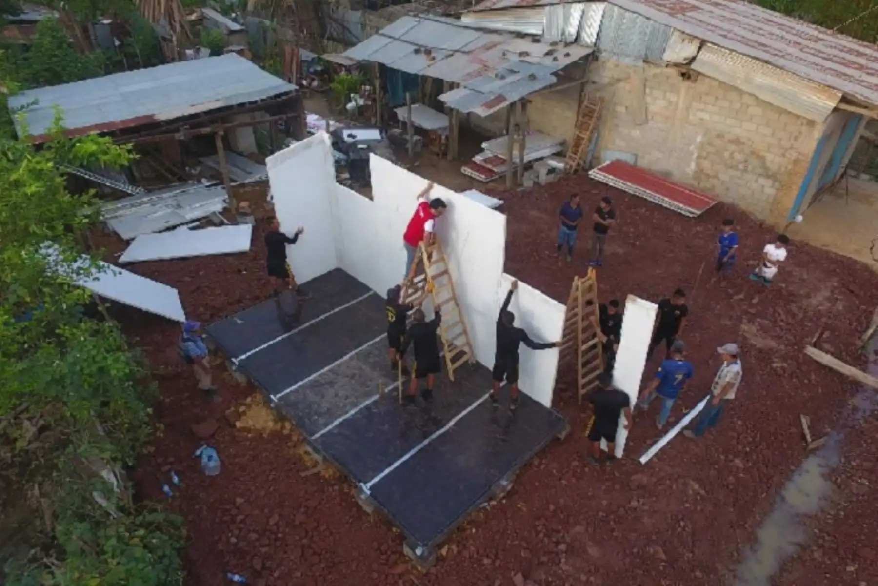 Un total de 138 viviendas de emergencia se instalan, actualmente, en el distrito de Sauce y la provincia de Lamas, departamento de San Martín, además del distrito de Yurimaguas, provincia de Alto Amazonas, en el departamento de Loreto, informó el Ministerio de Vivienda, Construcción y Saneamiento (MVCS).