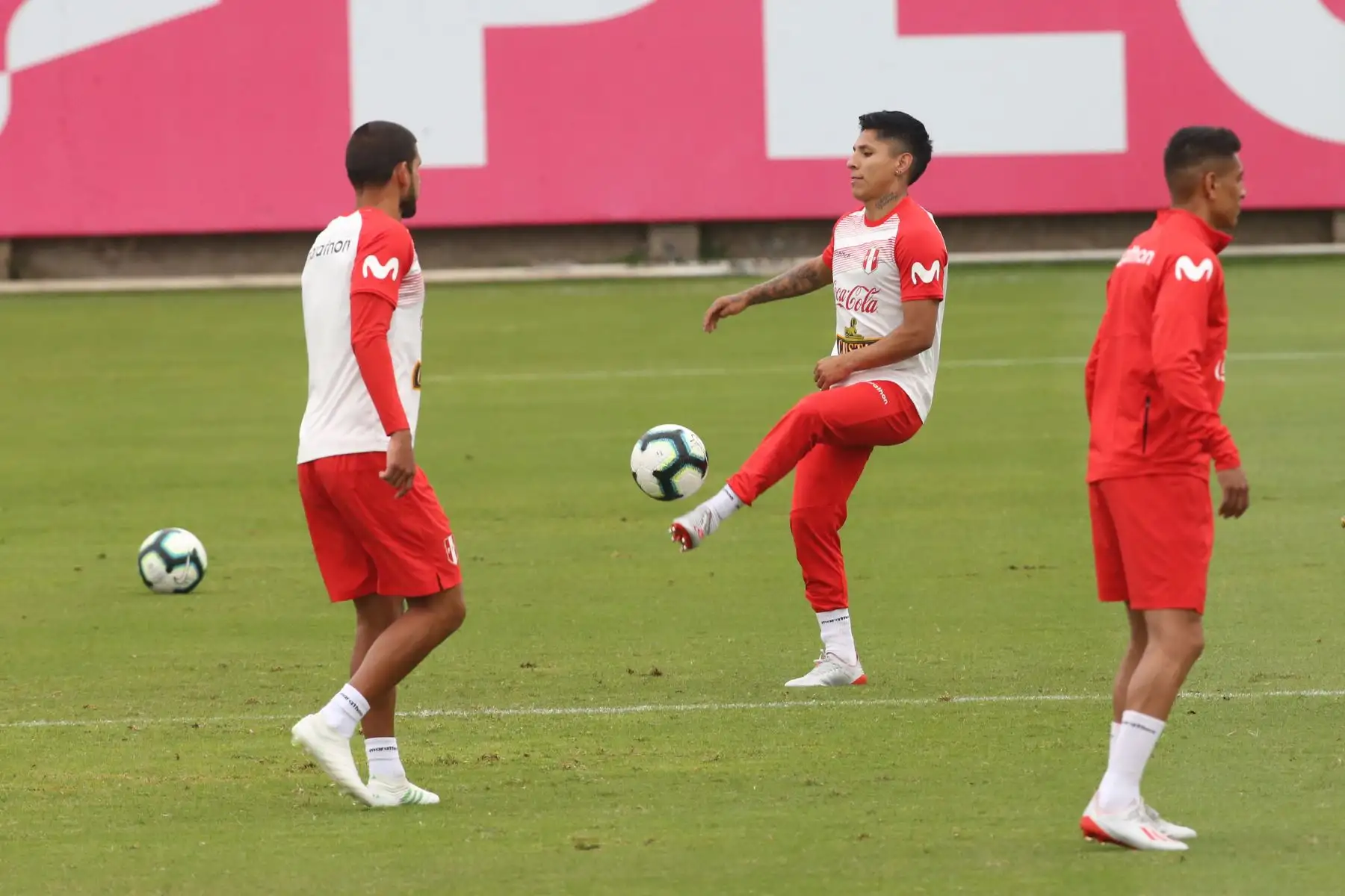 Jugador de la Selección Peruana de Fútbol, Raúl Ruidiaz participa en los  entrenamientos previo a los partidos amistosos. 
Foto: ANDINA/Jhony Laurente