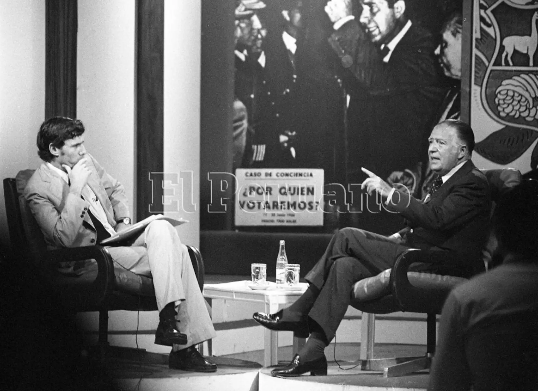 Lima - 18 diciembre 1978 / Entrevista al expresidente Fernando Belaunde Terry en el programa Contacto Directo que conduce el periodista Alfredo Barnechea. 
Foto: ANDINA/Archivo diario El Peruano