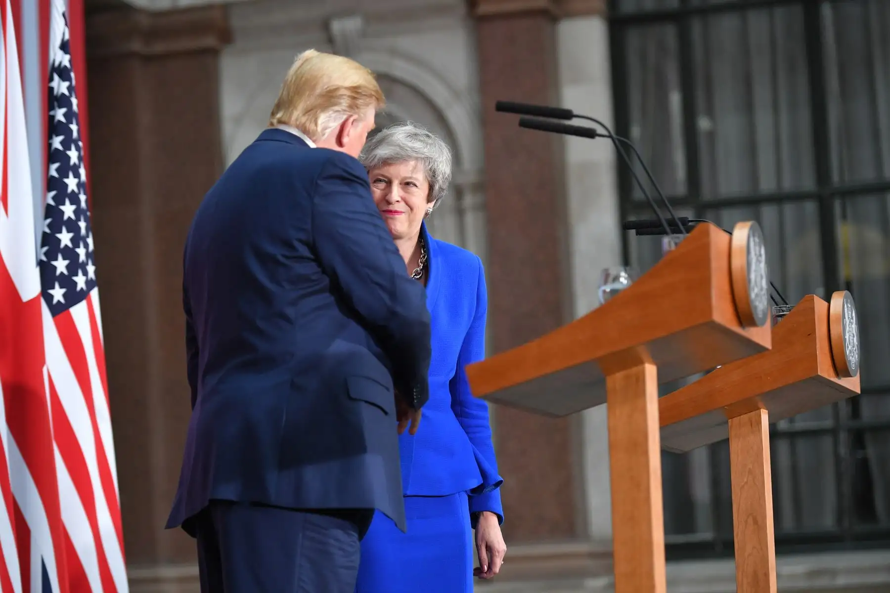 La primera ministra británica, Theresa May, se reúne con el presidente de los Estados Unidos, Donald Trump, en el segundo día de la visita de Estado al Reino Unido. Foto: AFP