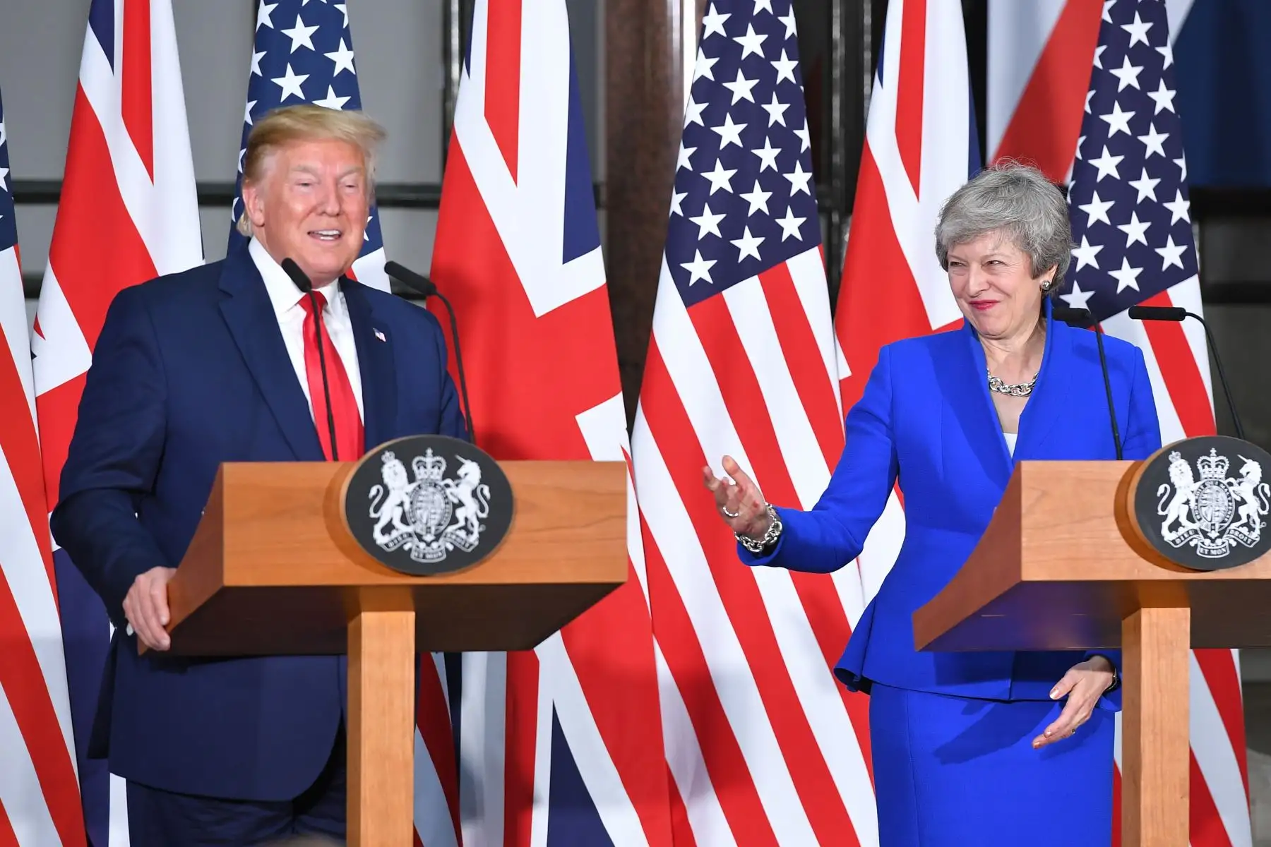 La primera ministra británica, Theresa May, se reúne con el presidente de los Estados Unidos, Donald Trump, en el segundo día de la visita de Estado al Reino Unido. Foto: AFP