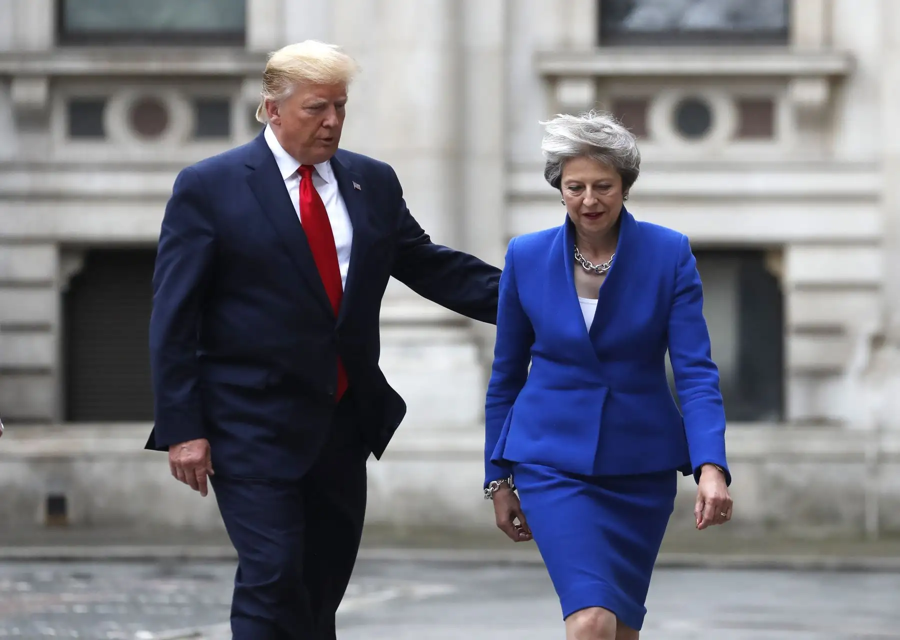 La primera ministra británica, Theresa May, se reúne con el presidente de los Estados Unidos, Donald Trump, en el segundo día de la visita de Estado al Reino Unido. Foto: AFP