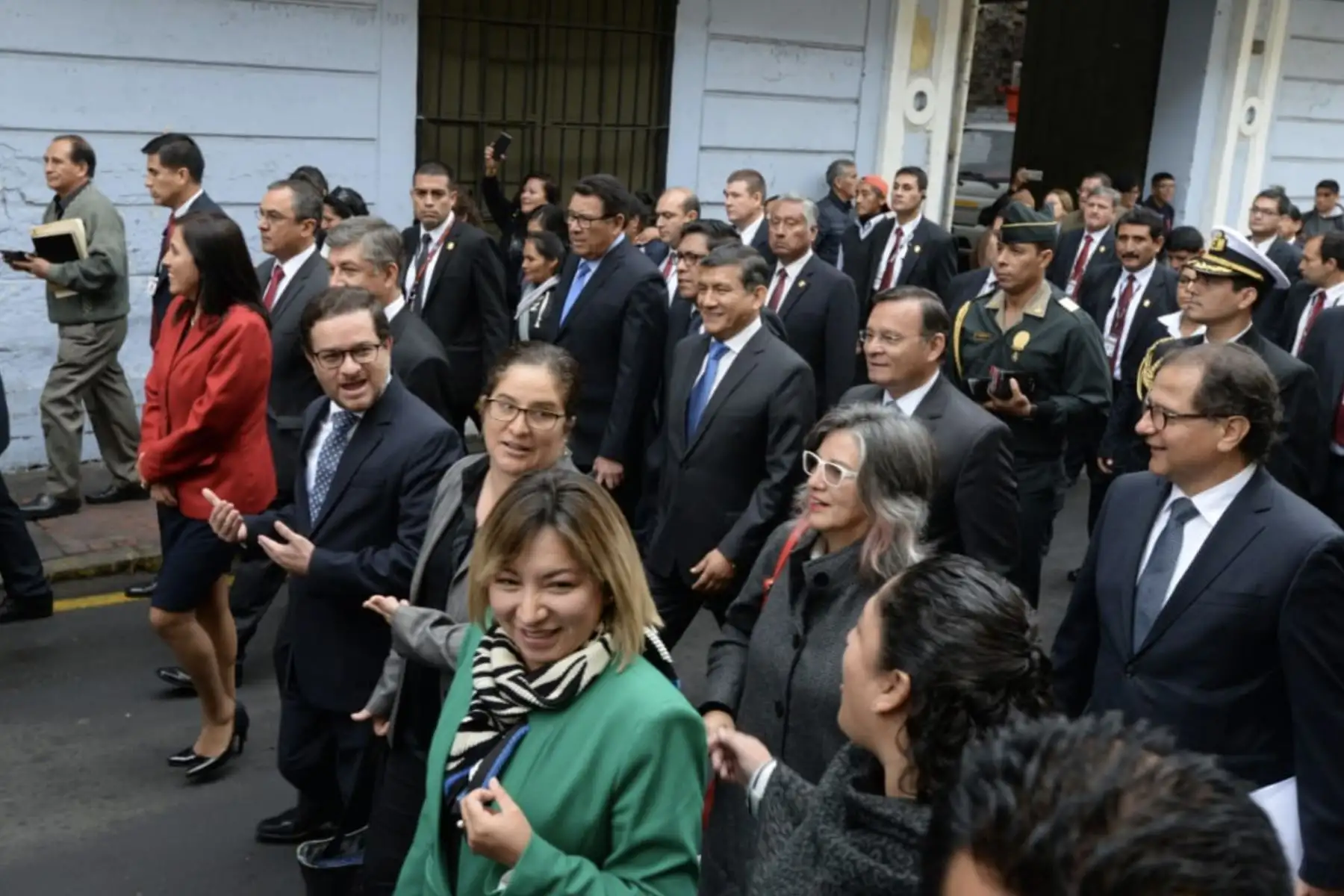 Presidente Vizcarra despide a del Solar en su camino al Congreso. Foto: ANDINA/PCM