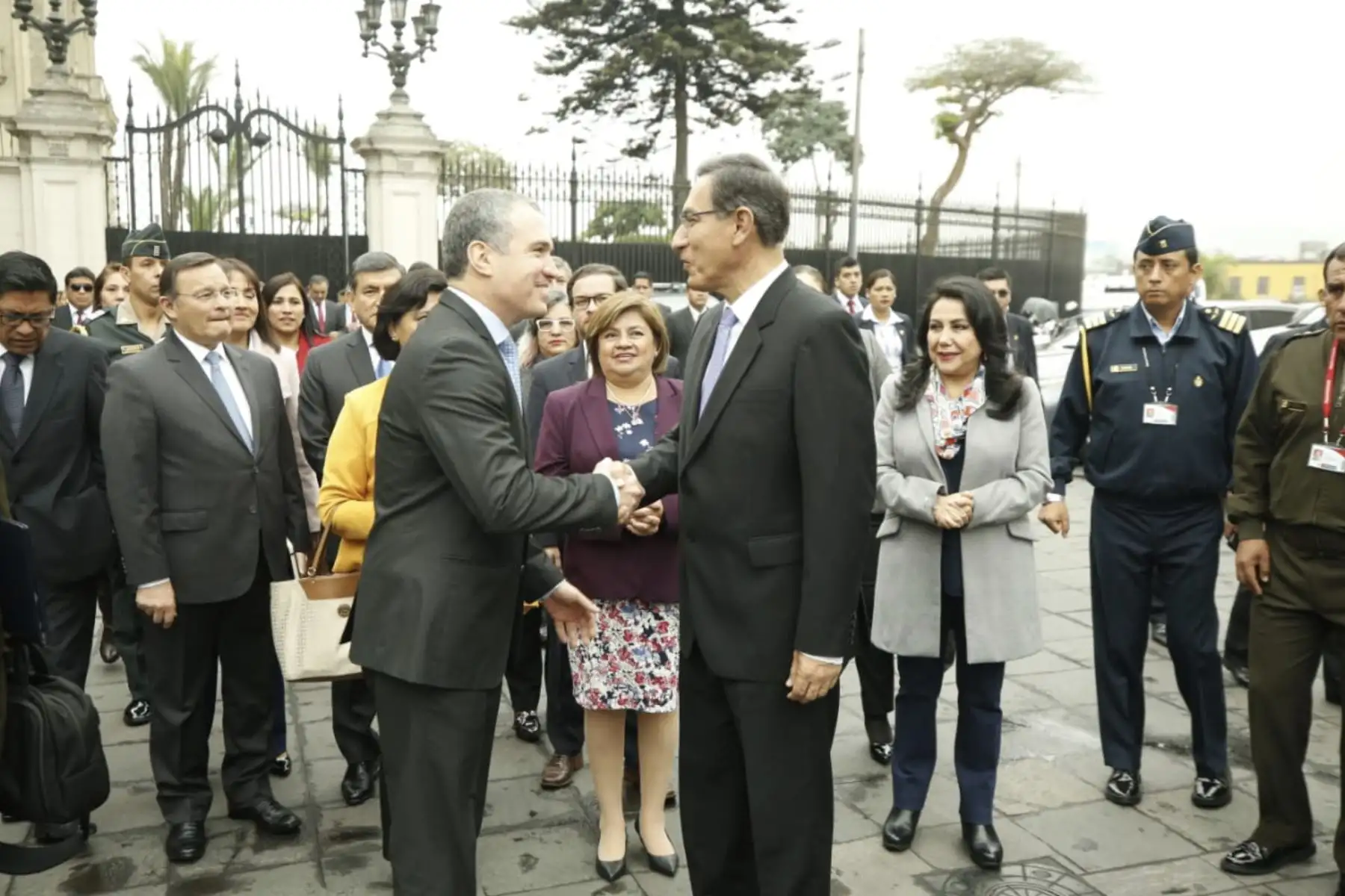 Presidente Vizcarra despide a del Solar en su camino al Congreso. Foto: ANDINA/PCM