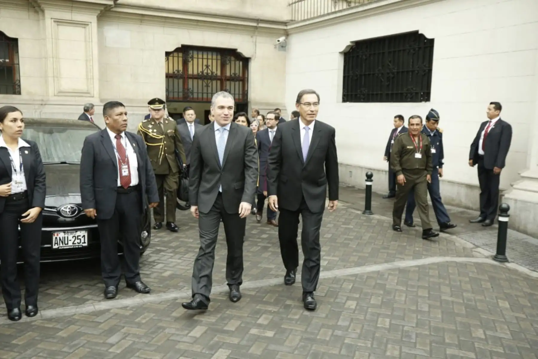 Presidente Vizcarra despide a del Solar en su camino al Congreso. Foto: ANDINA/PCM