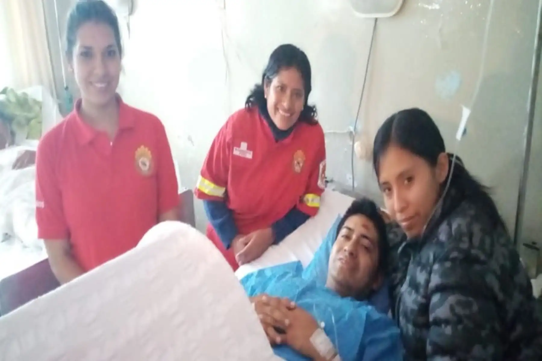 El Seguro Social de Salud (EsSalud) atiende a los bomberos que resultaron heridos en un accidente ocurrido en la víspera a la altura del kilómetro 115 de la carretera Panamericana Norte, y da cuenta del estado de salud de los pacientes.