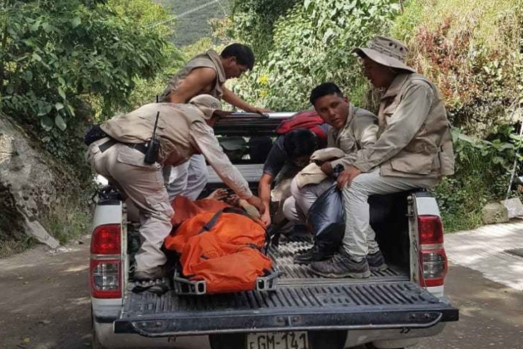 Trabajadores del Ministerio de Cultura auxiliaron a la turista Patricia Ávila Jurupe, quien sufrió un accidente cuando descendía de la montaña Waynapicchu, ubicada en el parque arqueológico de Machu Picchu, en la región Cusco.