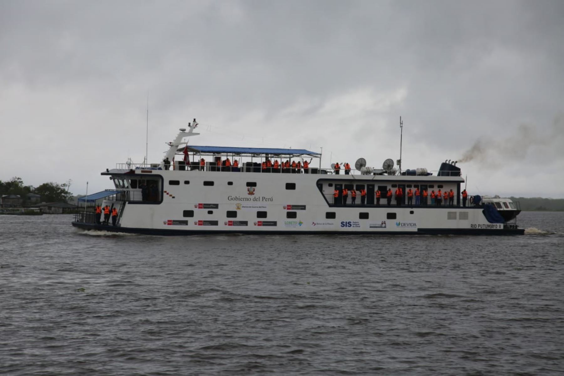 Ocho embarcaciones trasladan servicios del Estado a las comunidades rurales más alejadas de la Amazonía y Puno.