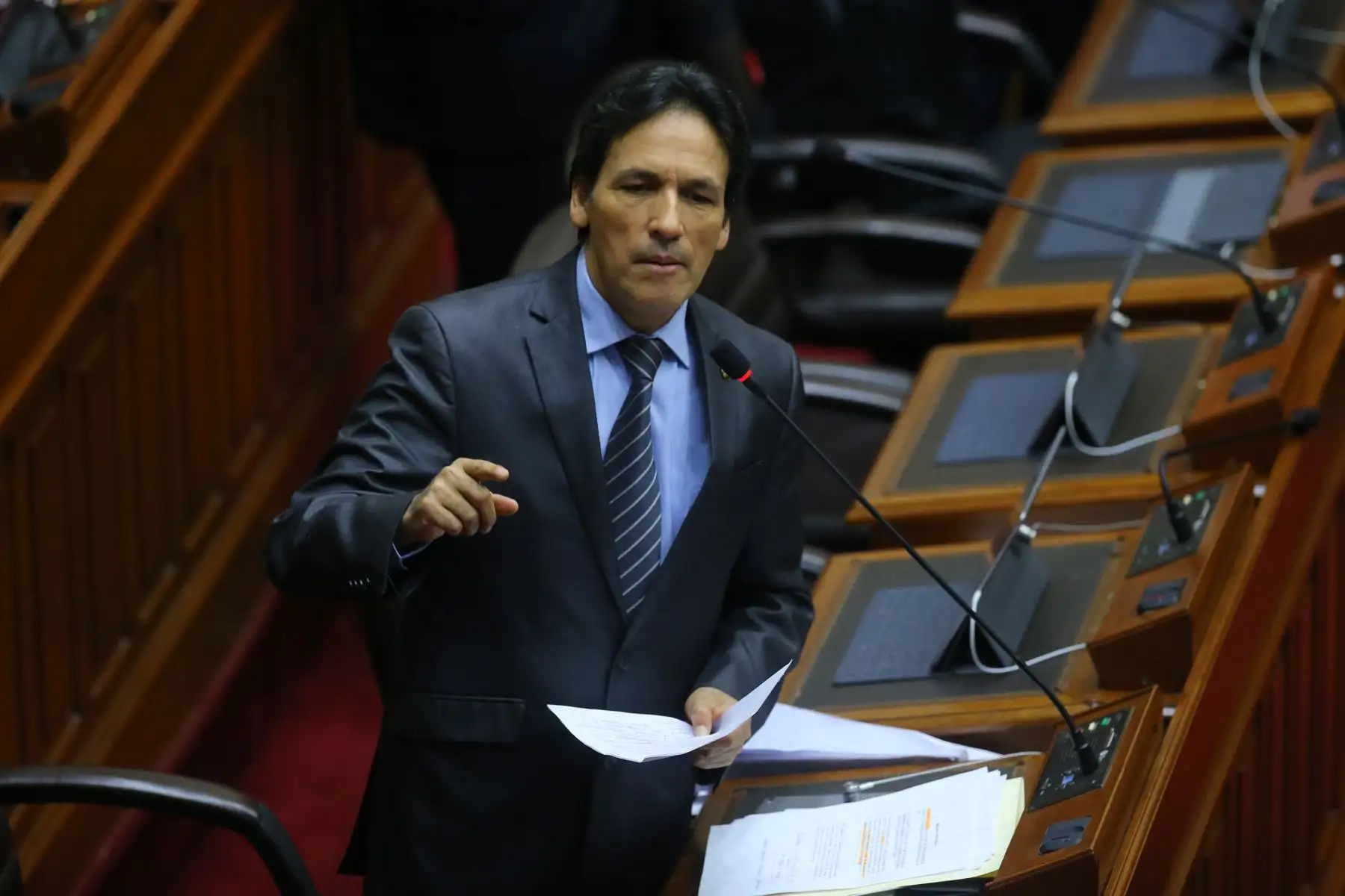 Congresista Segundo Tapia hace su intervención en  el debate   por cuestión de confianza que se reanuda en el Congreso.
Foto: ANDINA/Vidal Tarqui