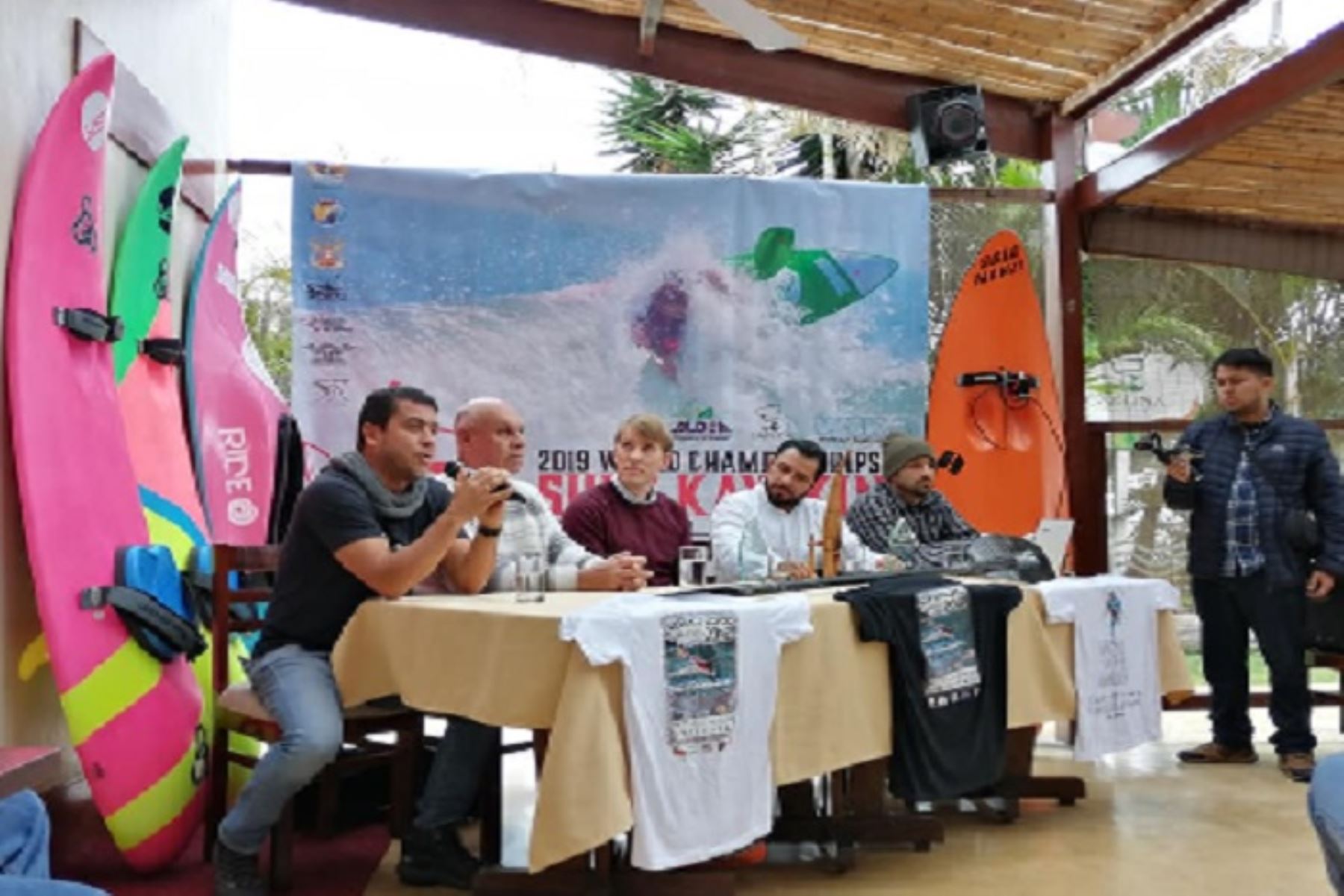 En nuestro país se realizará por primera vez el Campeonato Mundial de Surf Kayak 2019, a desarrollarse del 19 al 26 de julio y el escenario será el bello balneario de Huanchaco, ubicado en el distrito del mismo nombre, a 13 kilómetros de la ciudad de Trujillo, capital del departamento de La Libertad.