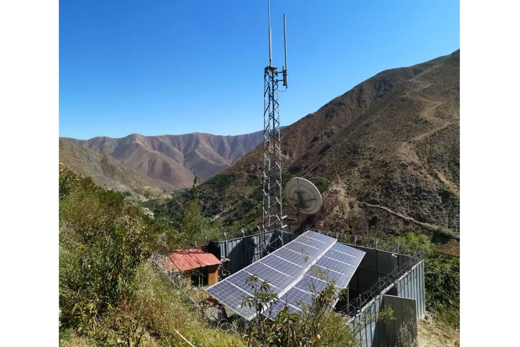 Estaciones base con paneles solares. ANDINA/Difusión