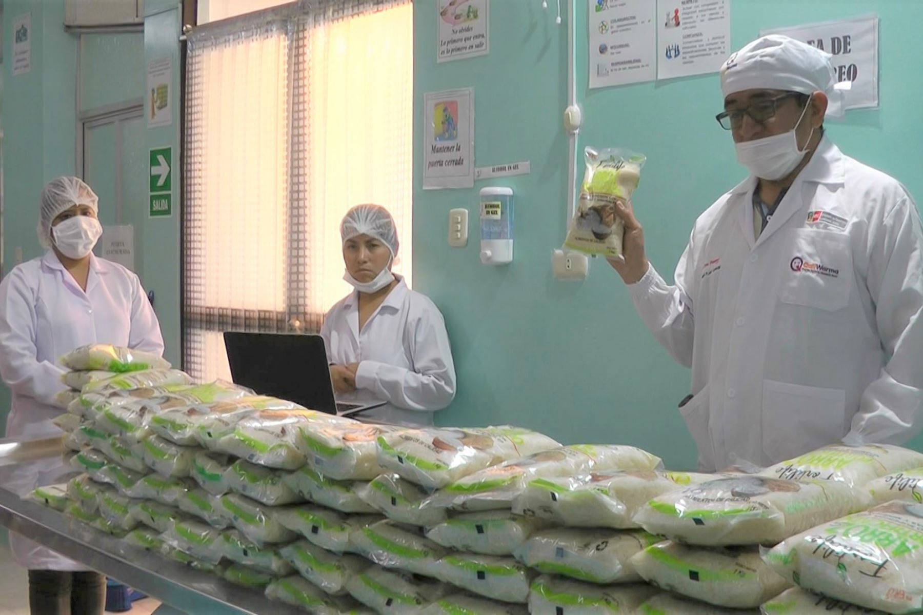 Qali Warma distribuye arroz fortificado en colegios de región Junín y pronto liberará otros alimentos para combatir la anemia. ANDINA