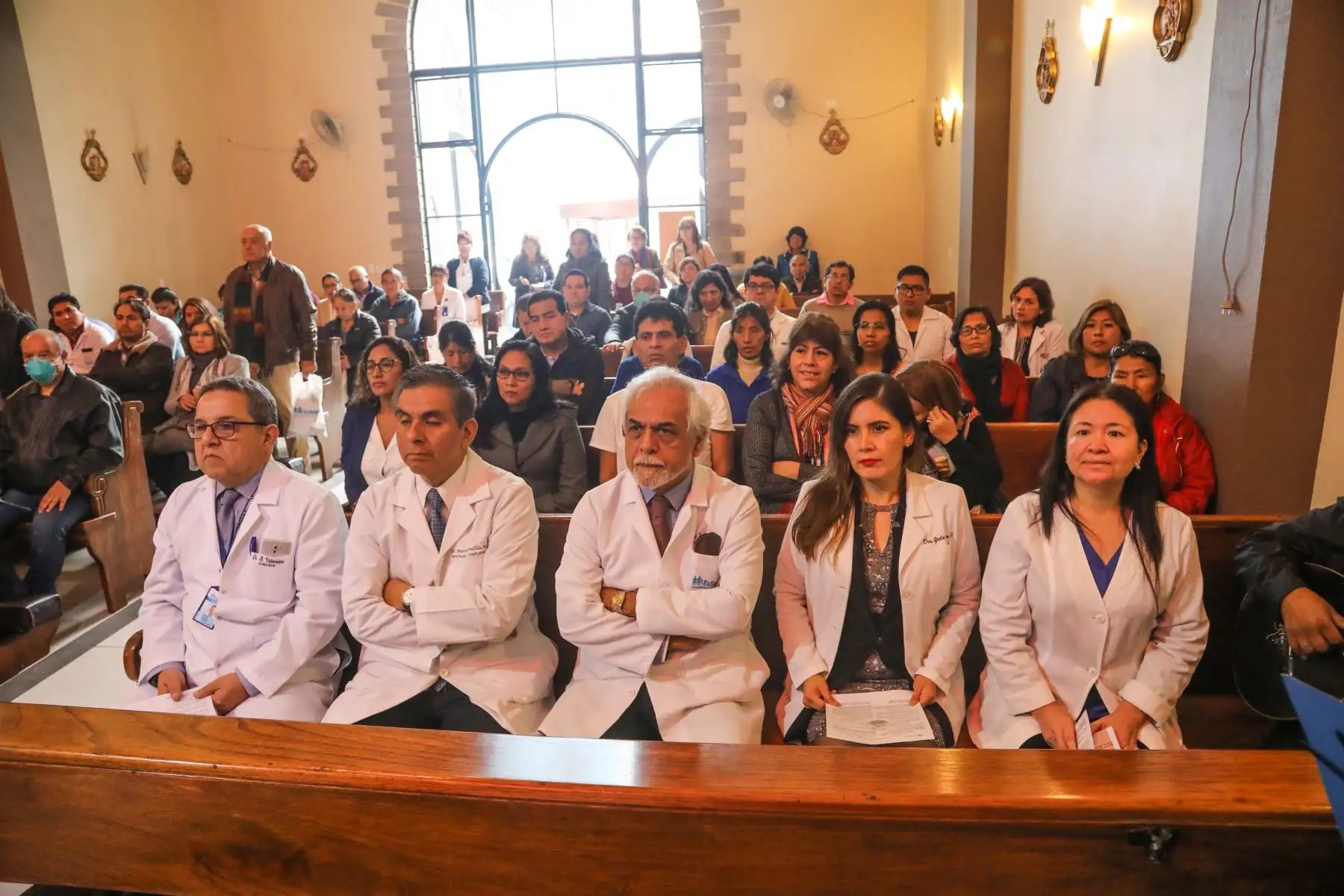 Pacientes Trasplantados del hospital Almenara realizaron una misa que congregó a decenas de personas que ahora tienen nueva oportunidad de vida.  Foto: ANDINA/ESSALUD