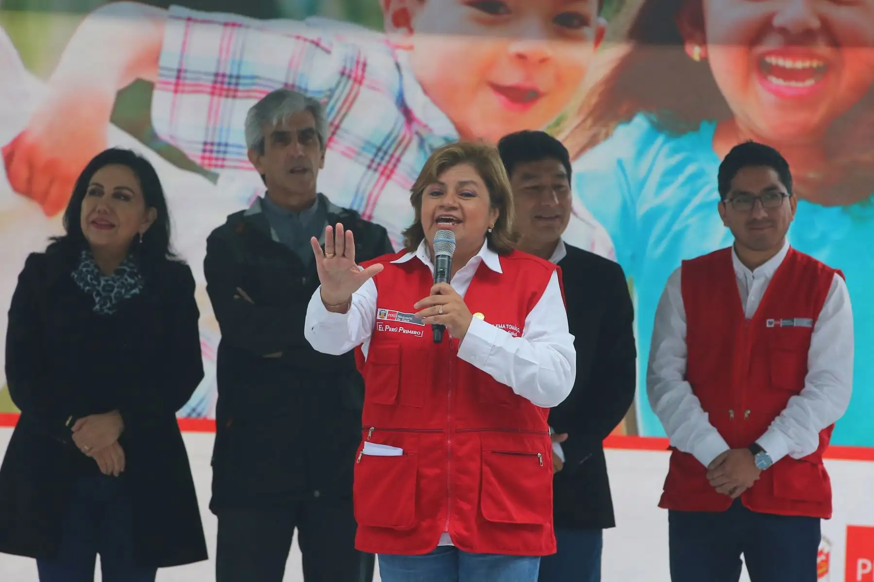 Zulema Tomás Gonzáles ministra de Salud y Gloria Montenegro, Ministra de la Mujer y poblaciones Vulnerables, Asisten al  Lanzamiento de la Vacunación Nacional contra el sarampión, y polio Perú 2019. Foto: ANDINA/Vidal Tarqui