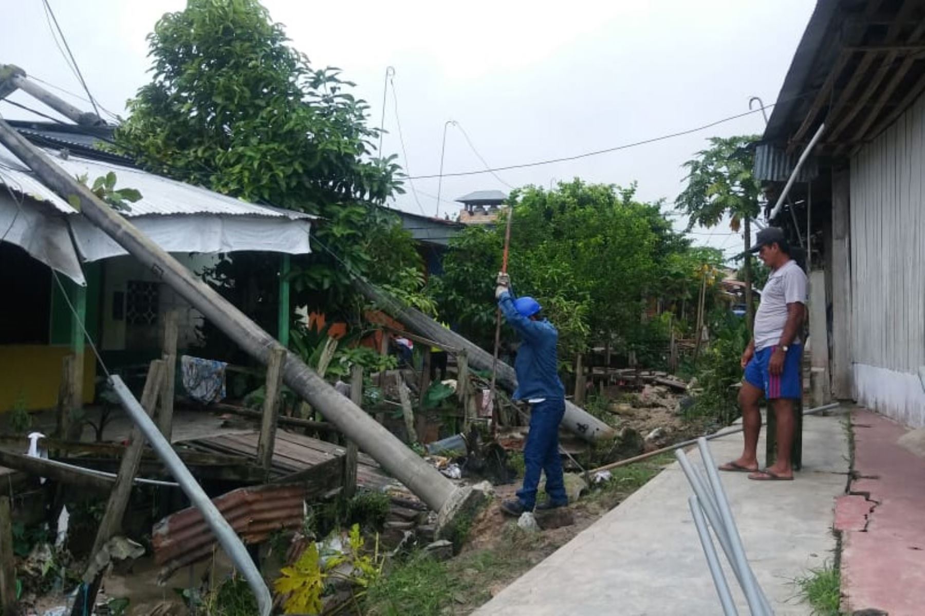 Loreto: Electro Oriente repone postes de alumbrado público afectados por lluvia