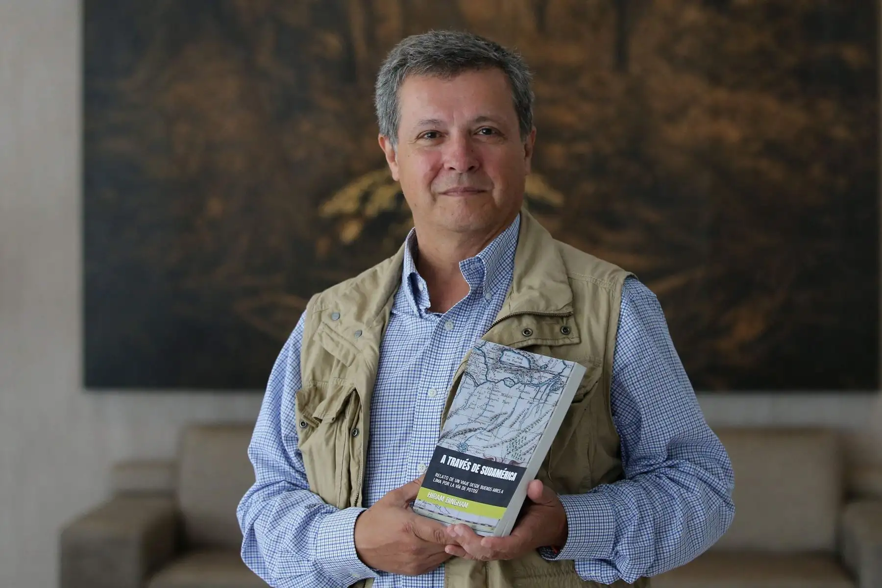 El cardiólogo español José Ignacio Ruiz Martínez, un entusiasta de Perú y del explorador Hiram Bingham, ha traducido al español las crónicas del científico estadounidense. Foto: EFE