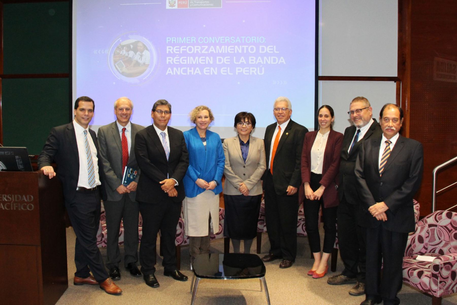 La viceministra de Comunicaciones, Virginia Nakagawa, clausuró el Primer conversatorio: Reforzamiento del régimen de la banda ancha en el Perú, en el que participaron especialistas del Banco Mundial.