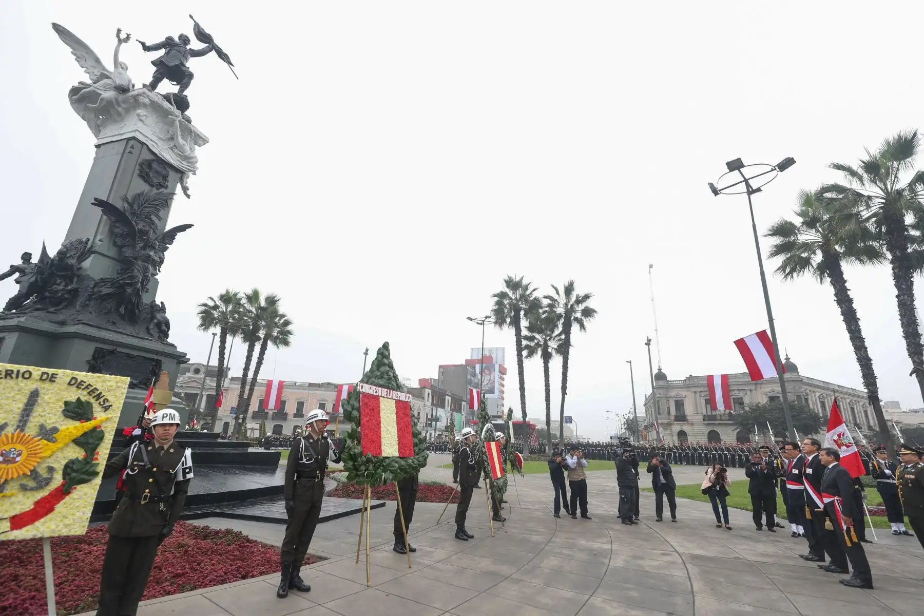 El presidente de la República, Martín Vizcarra, asiste a la ceremonia por el 139 Aniversario de la Batalla de Arica y Renovación del Juramento de Fidelidad a la Bandera. Foto: ANDINA/ MINDEF