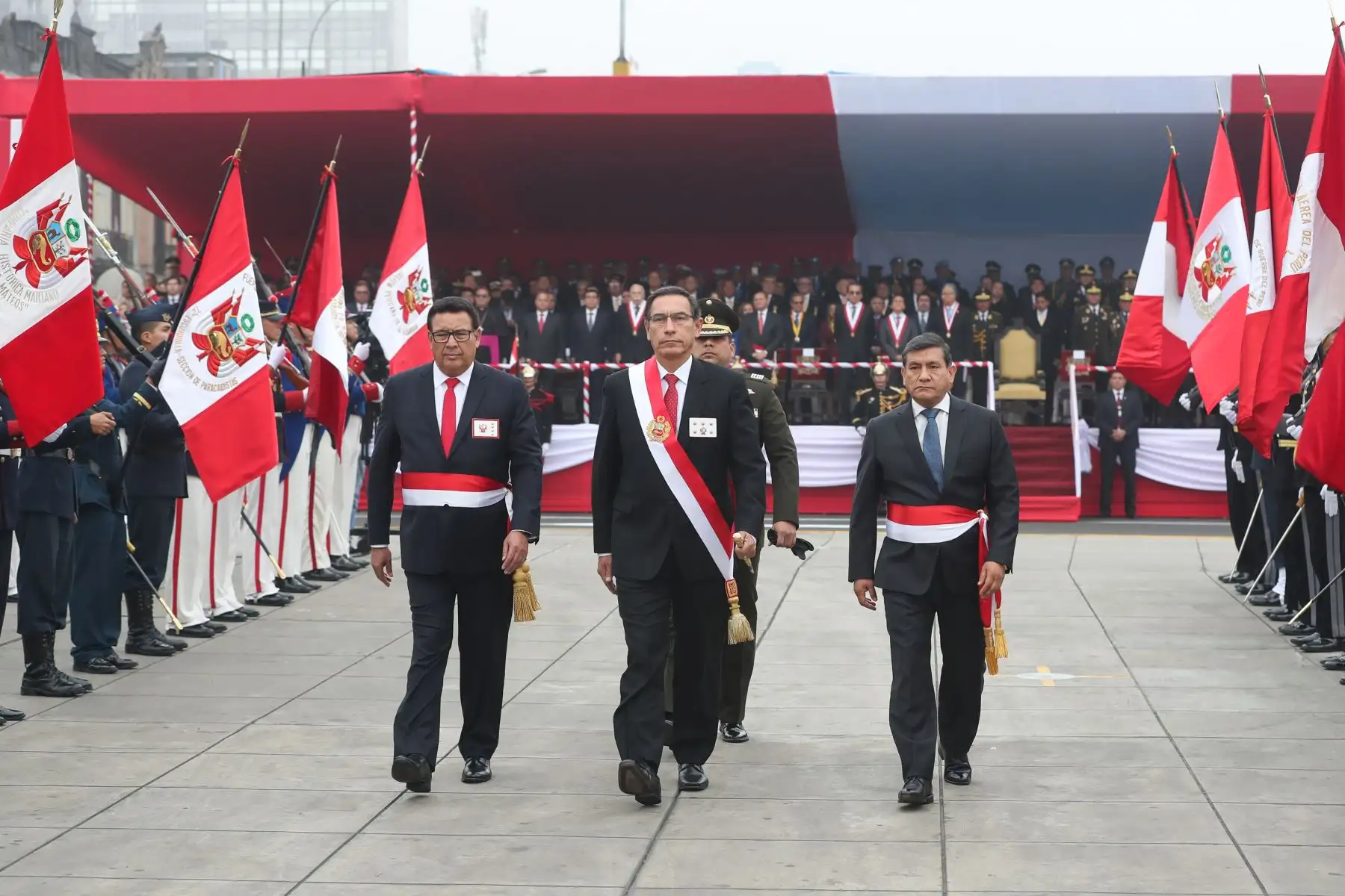 El presidente de la República, Martín Vizcarra, asiste a la ceremonia por el 139 Aniversario de la Batalla de Arica y Renovación del Juramento de Fidelidad a la Bandera. Foto: ANDINA/ MINDEF