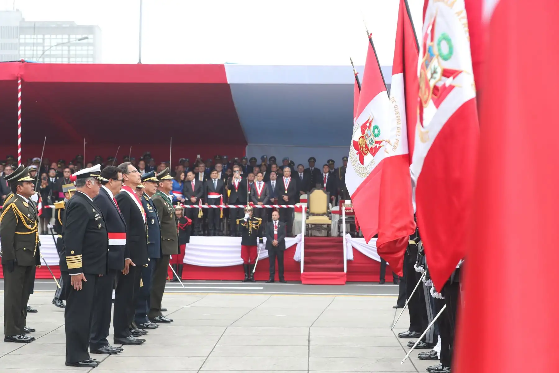 El presidente de la República, Martín Vizcarra, asiste a la ceremonia por el 139 Aniversario de la Batalla de Arica y Renovación del Juramento de Fidelidad a la Bandera. Foto: ANDINA/ MINDEF