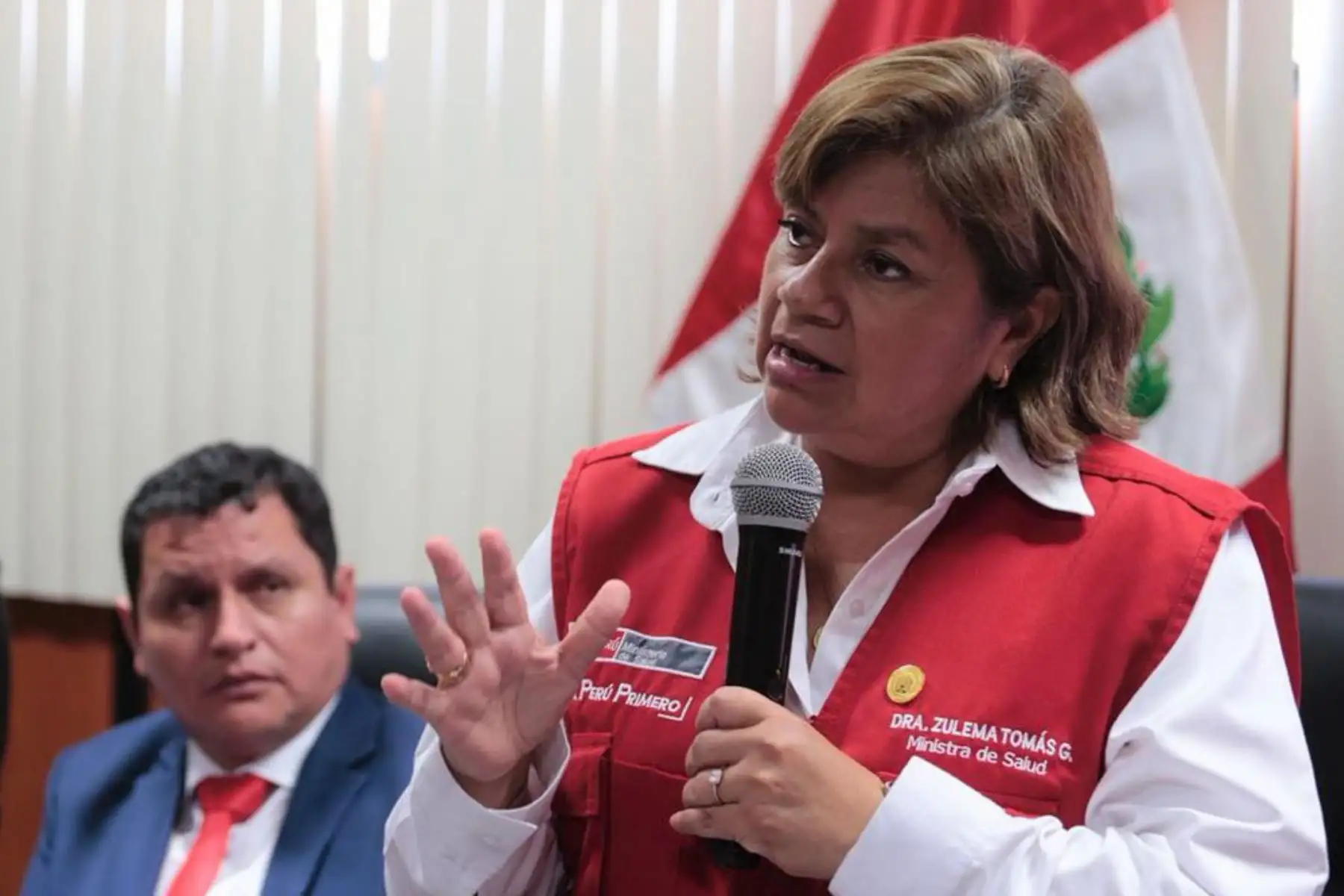 Minsa ejecuta cerco epidemiológico para evitar más casos de síndrome Guillain-Barré, afirmó la titular del sector Zulema Tomás, quien visita Piura para coordinar acciones frente al brote presentado en esa región.
