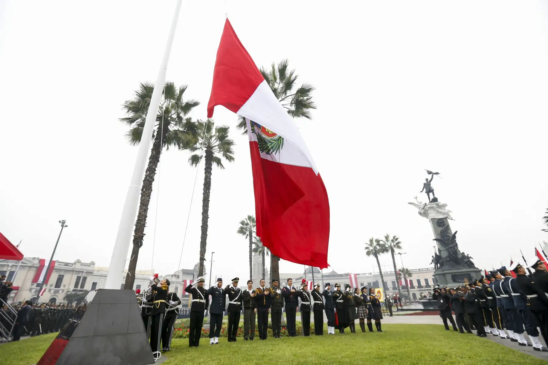Jefe de Estado, Martín Vizcarra, preside ceremonia por el 139 Aniversario de la Batalla de Arica y Renovación del Juramento de Fidelidad a la Bandera. Foto: ANDINA/Prensa Presidencia